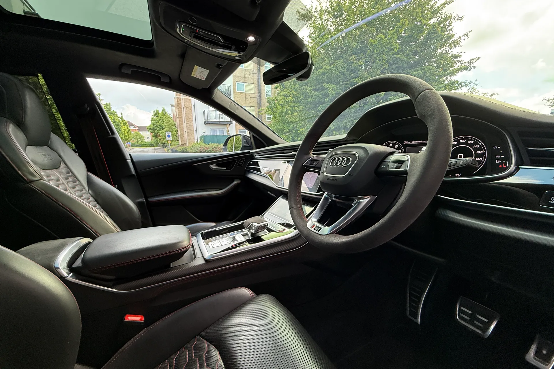 Audi RS Q8 thumbnail image number 16