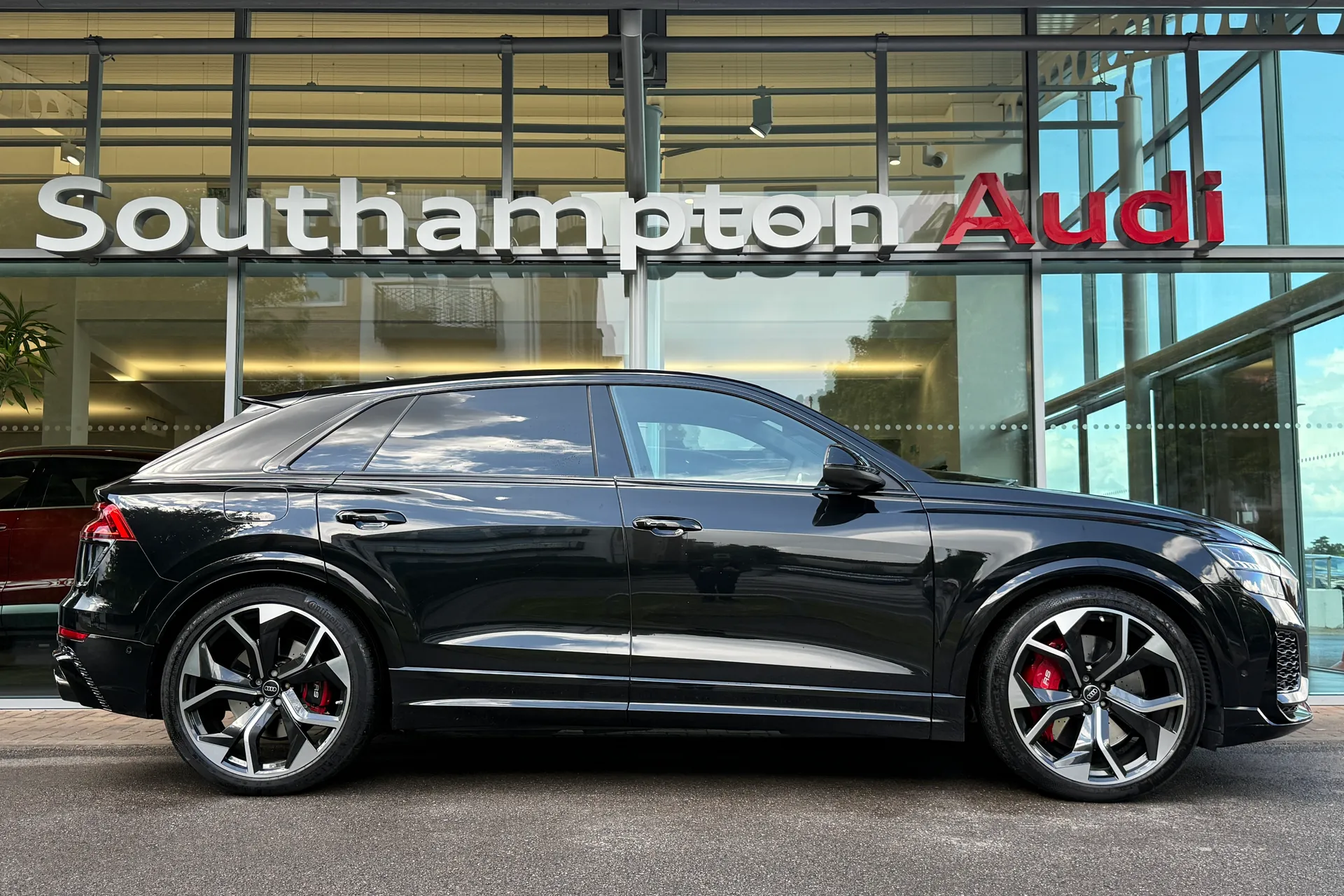Audi RS Q8 thumbnail image number 2