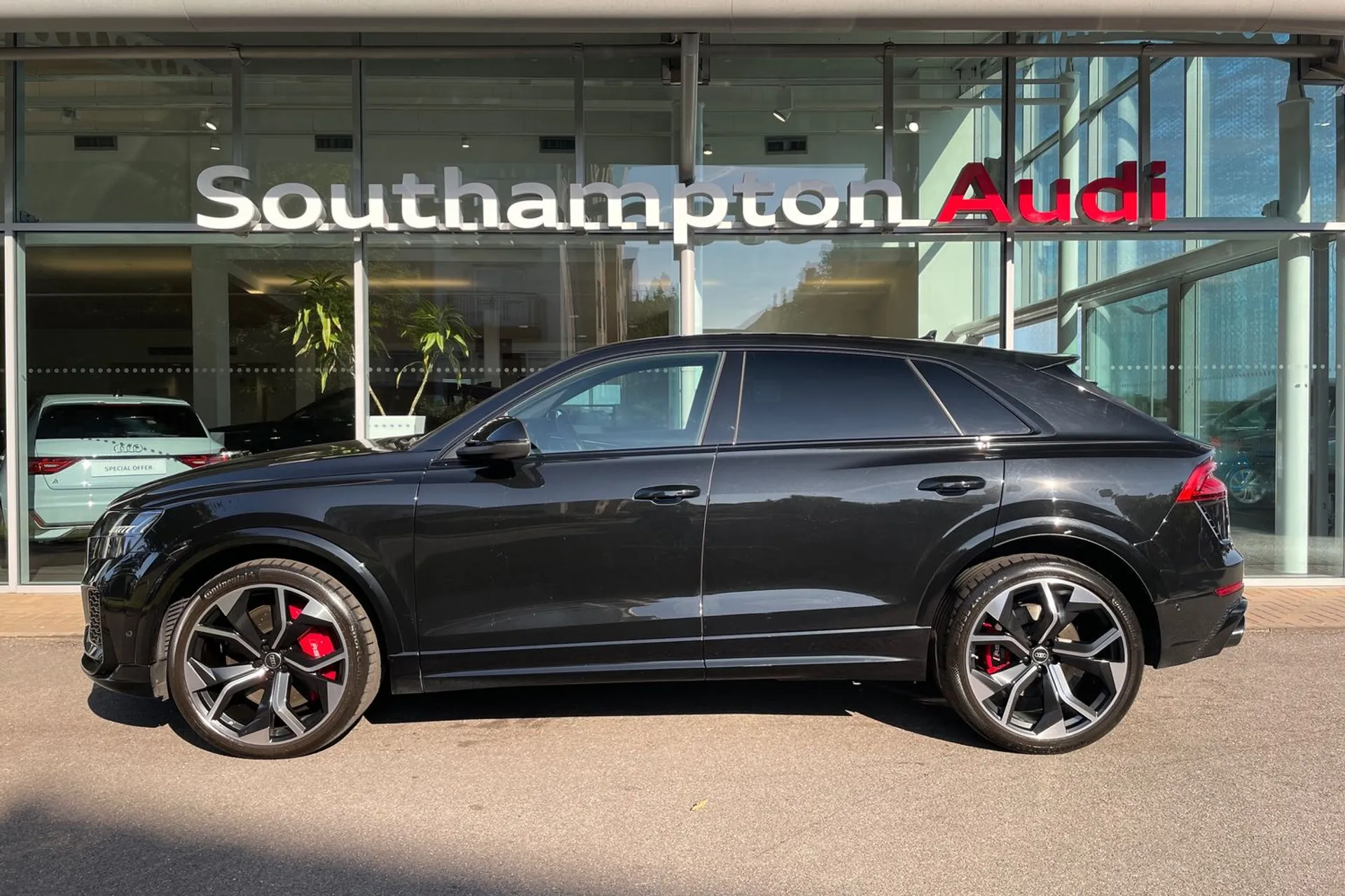 Audi RS Q8 thumbnail image number 9