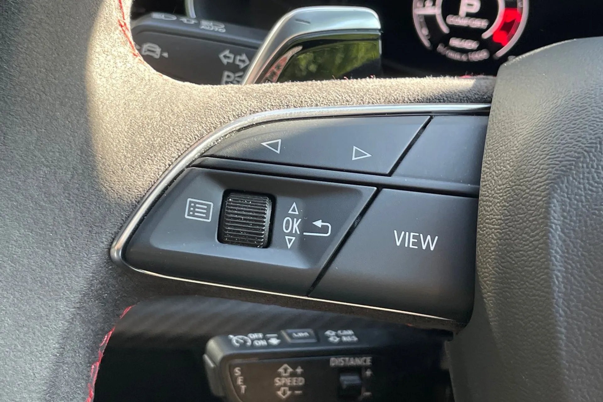 Audi RS Q8 thumbnail image number 36