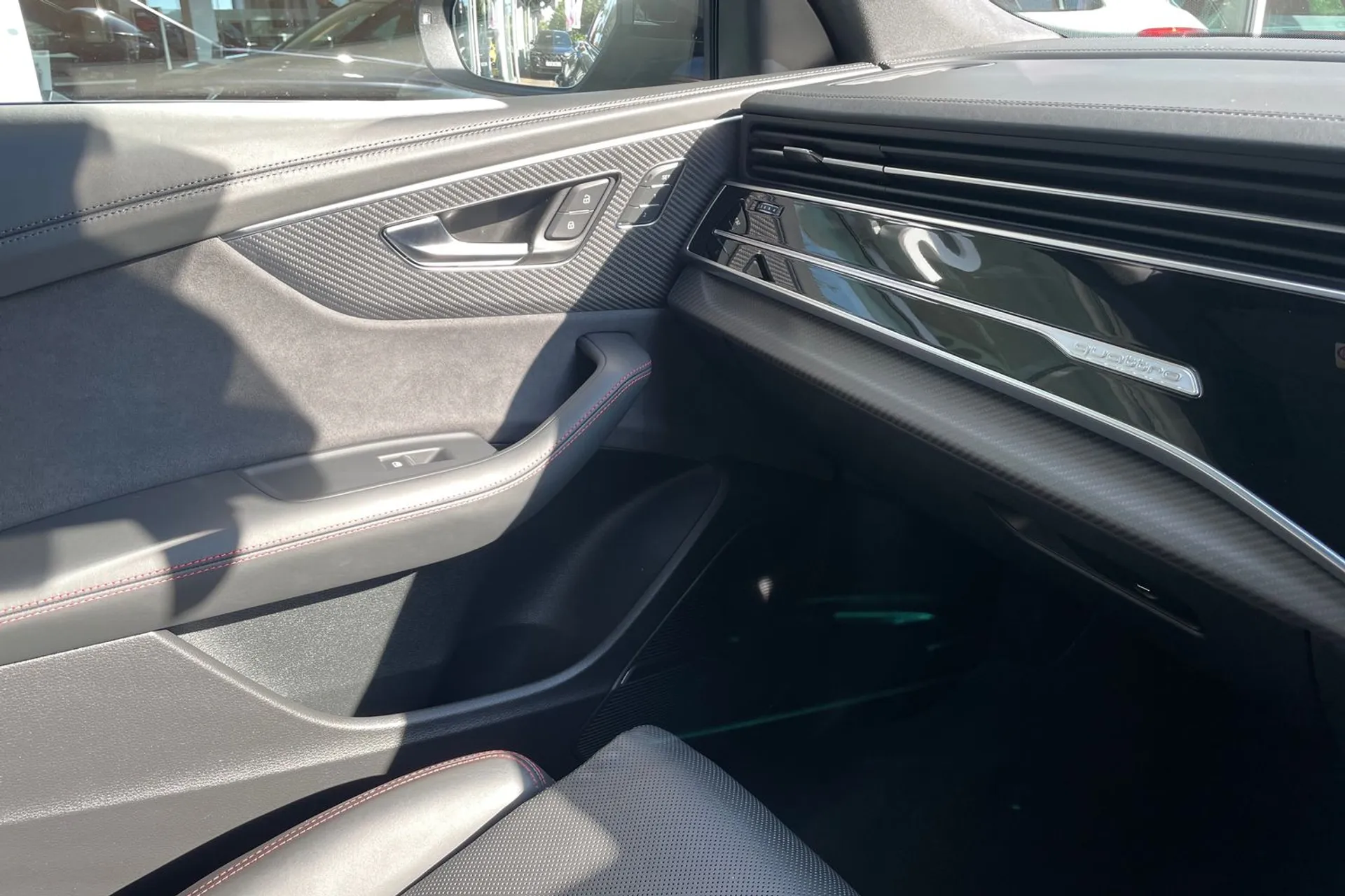 Audi RS Q8 thumbnail image number 40