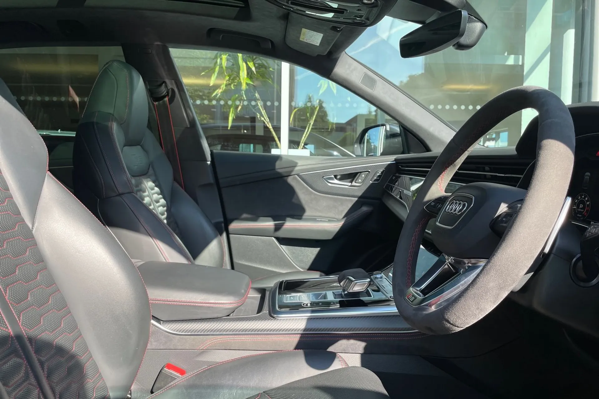 Audi RS Q8 thumbnail image number 25