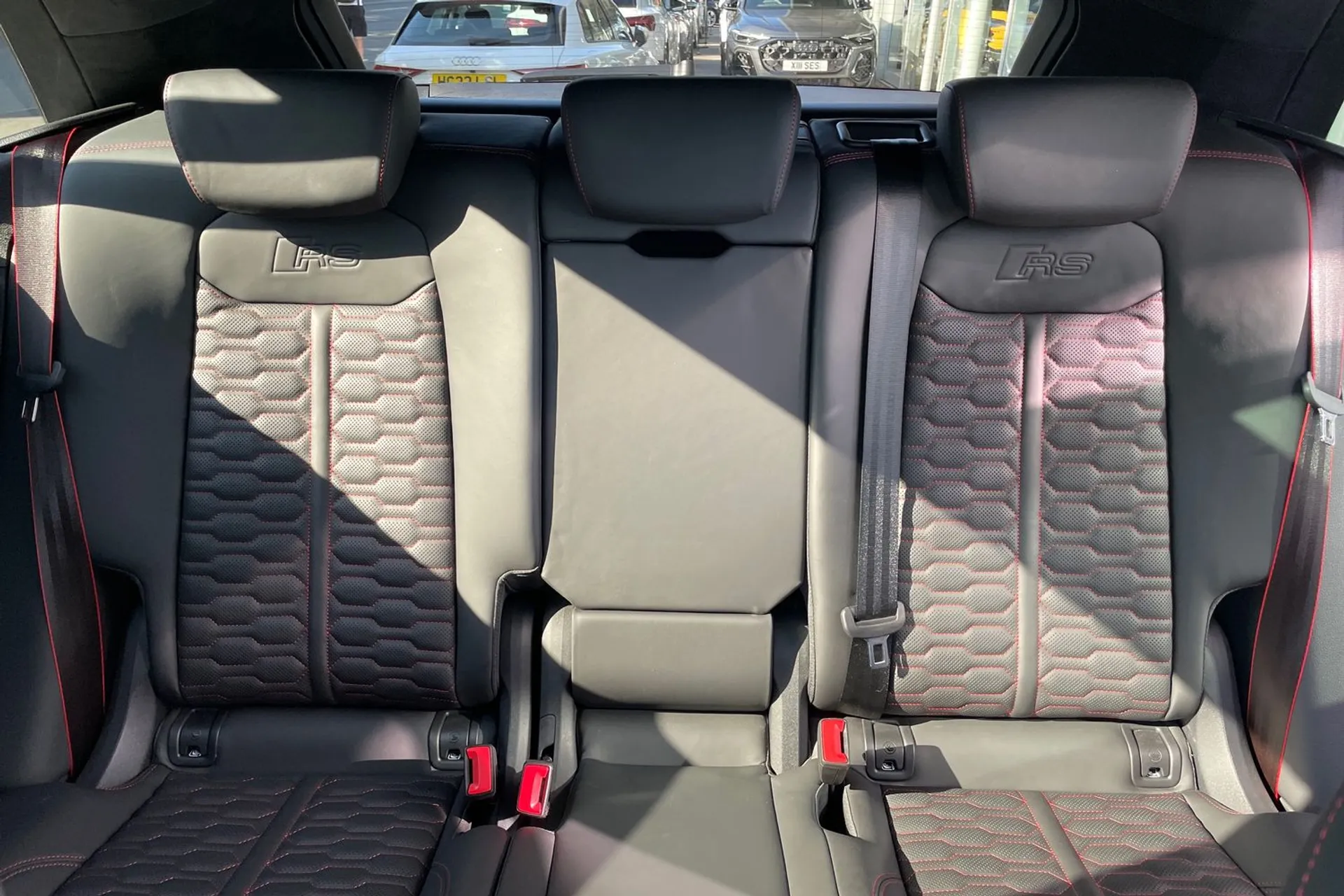 Audi RS Q8 thumbnail image number 31