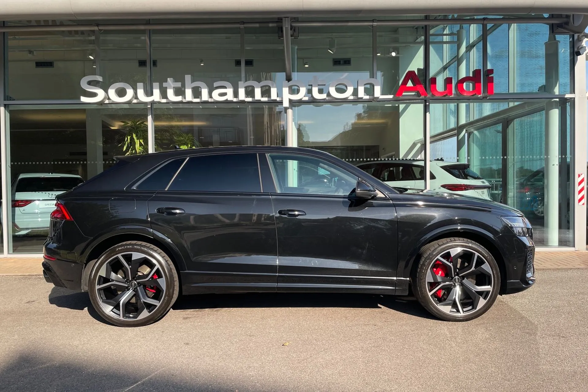 Audi RS Q8 thumbnail image number 2