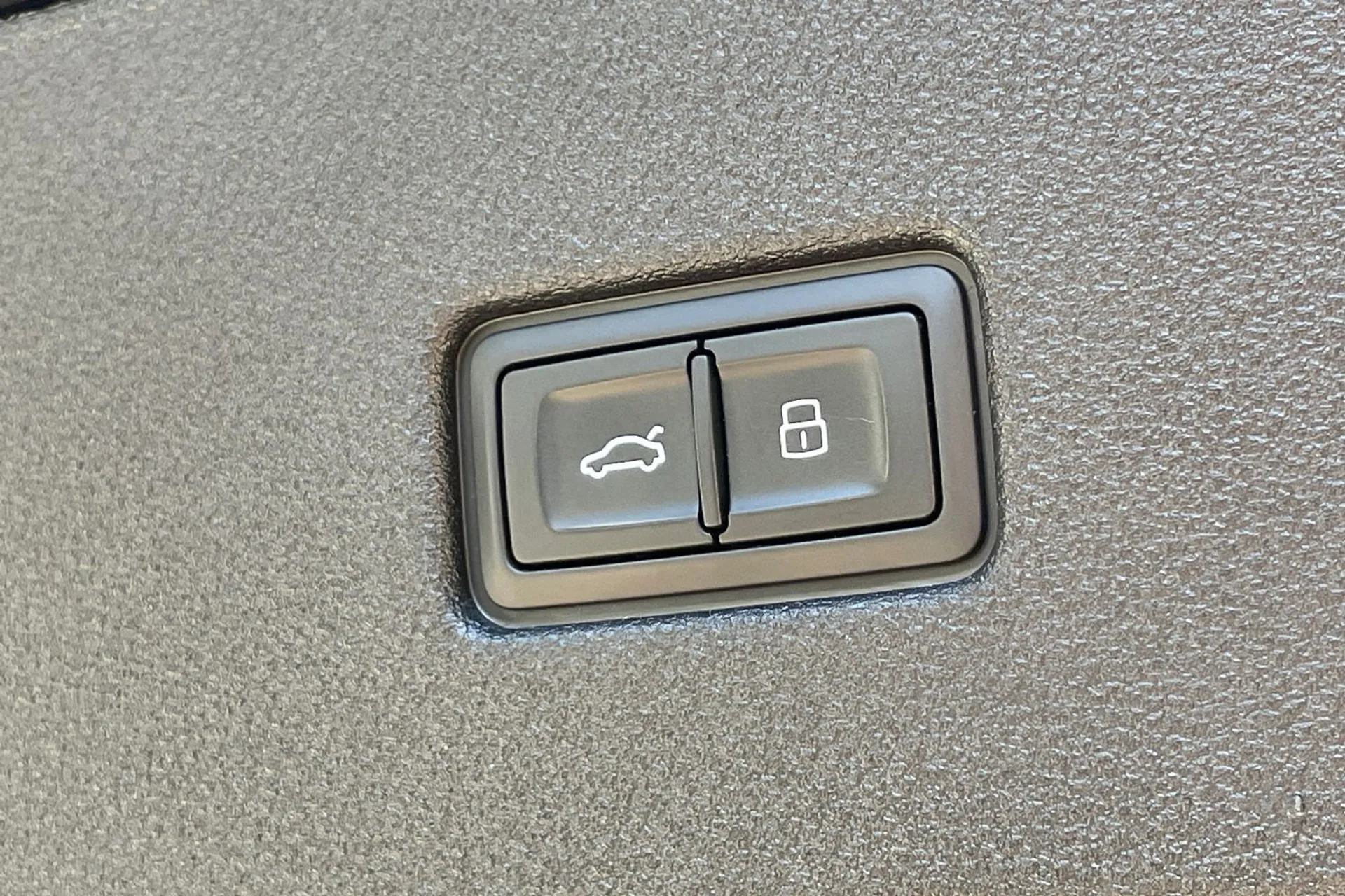 Audi RS Q8 thumbnail image number 20