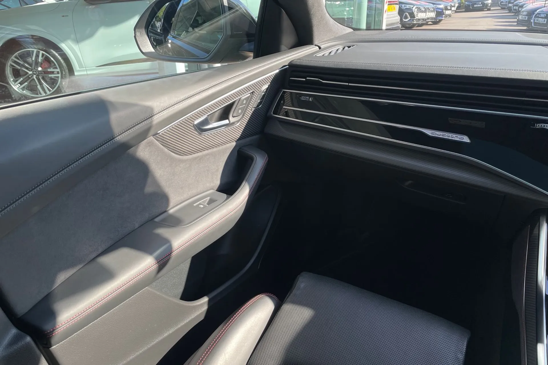 Audi RS Q8 thumbnail image number 32