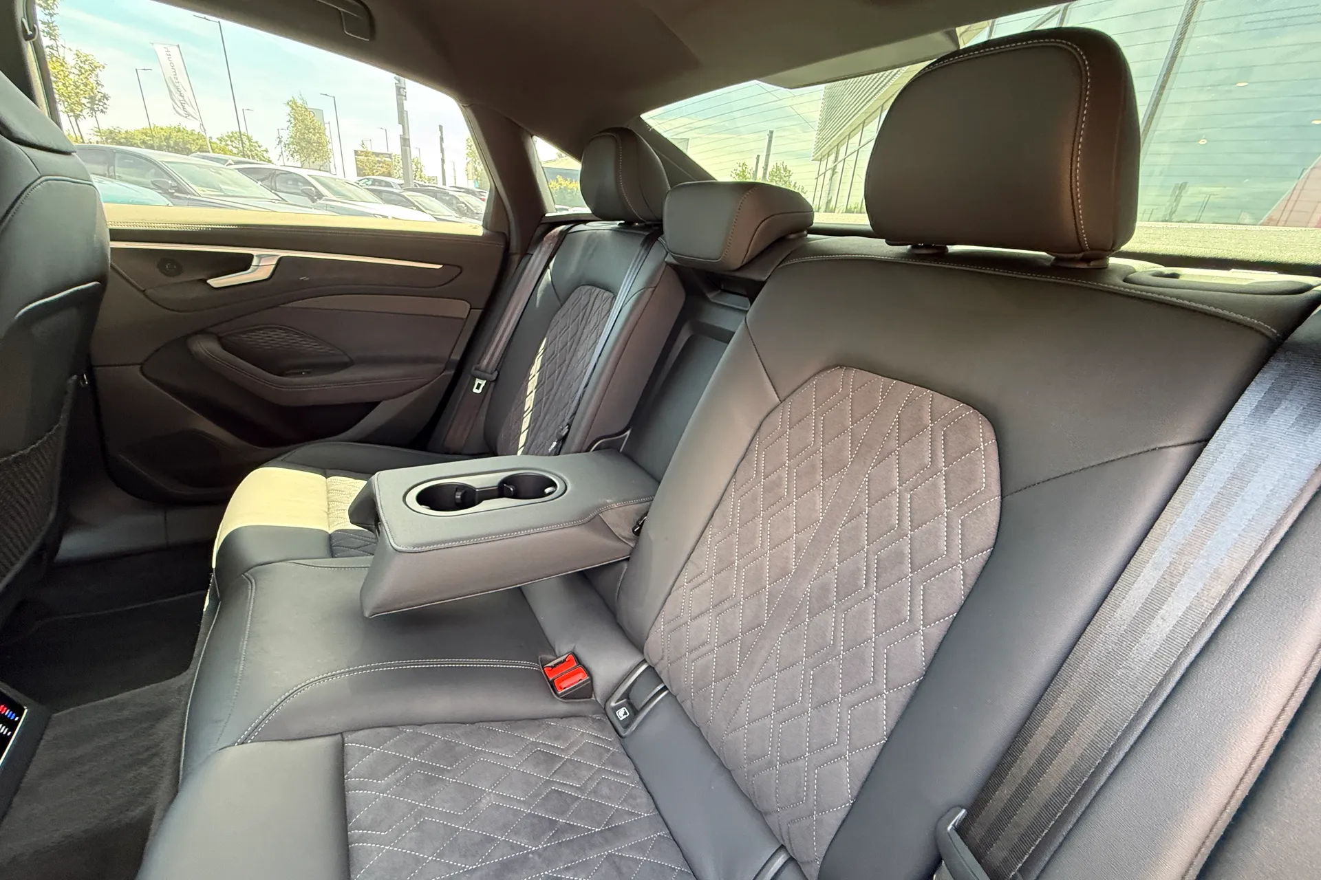 Audi A6 thumbnail image number 47