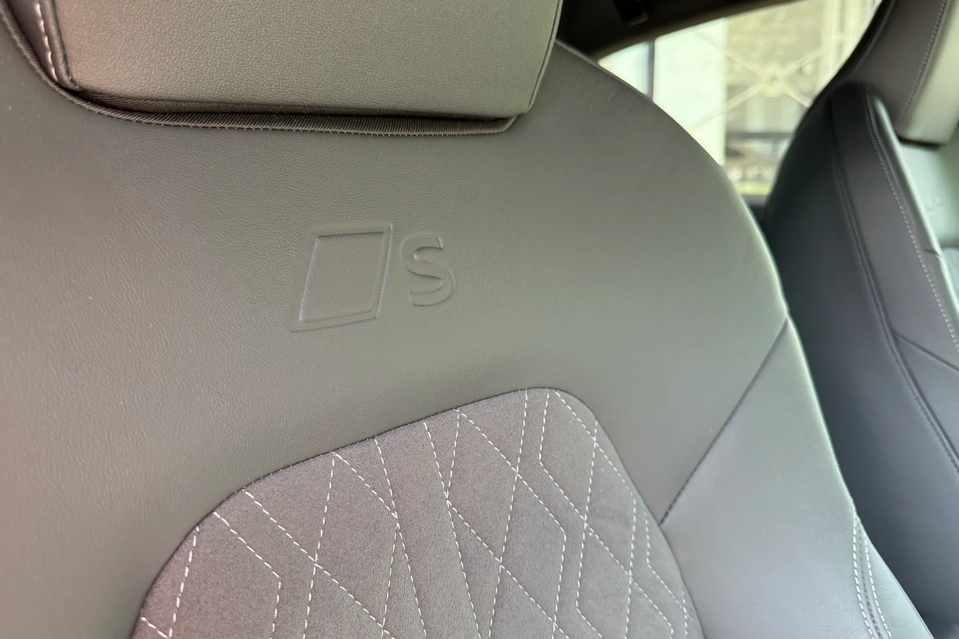 Audi A6 thumbnail image number 30