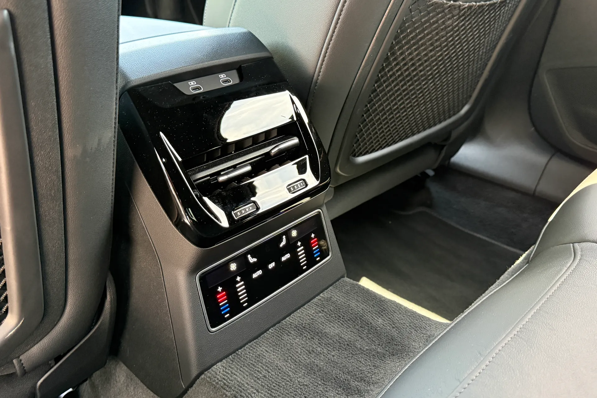Audi A6 thumbnail image number 46