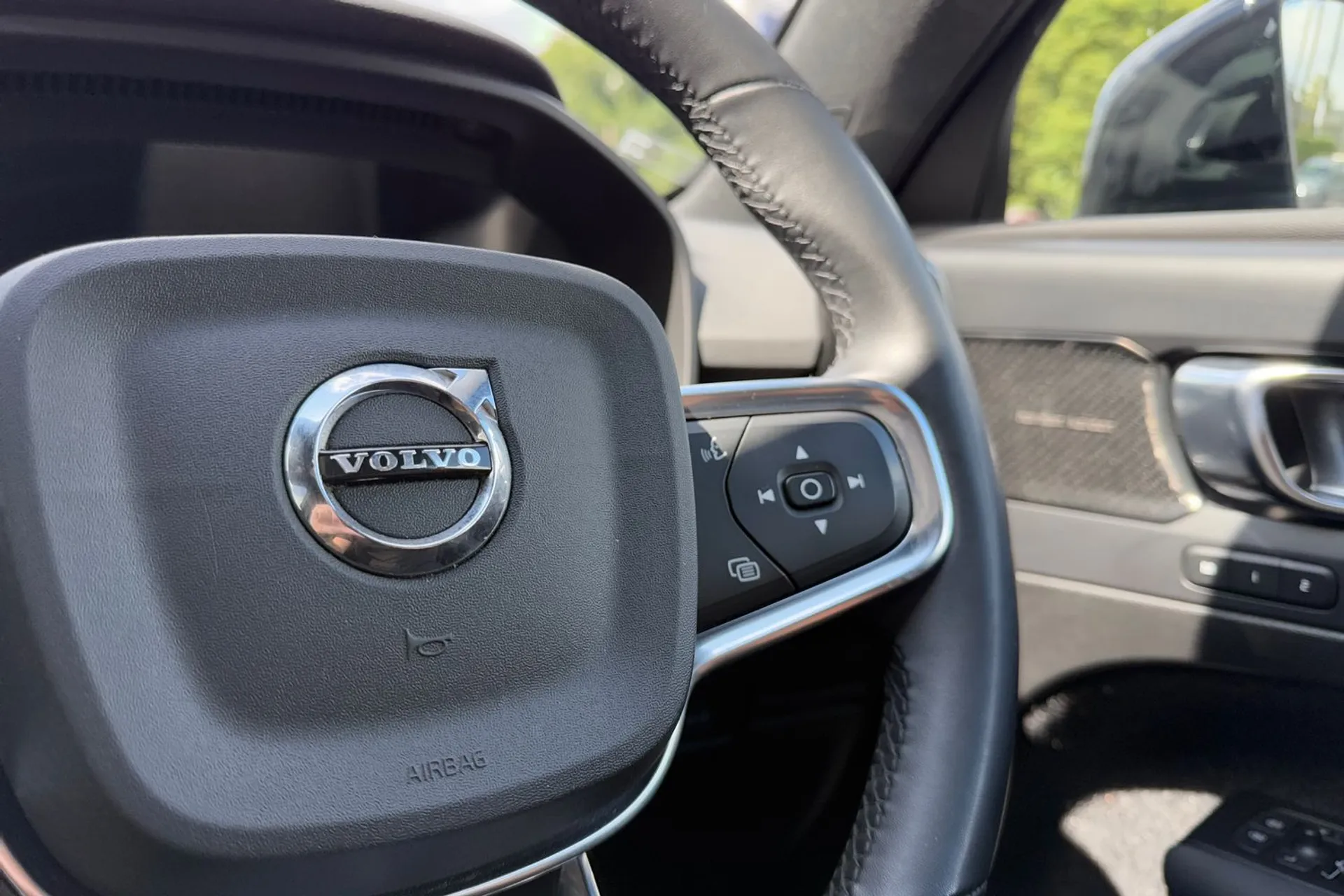 Volvo C40 thumbnail image number 36