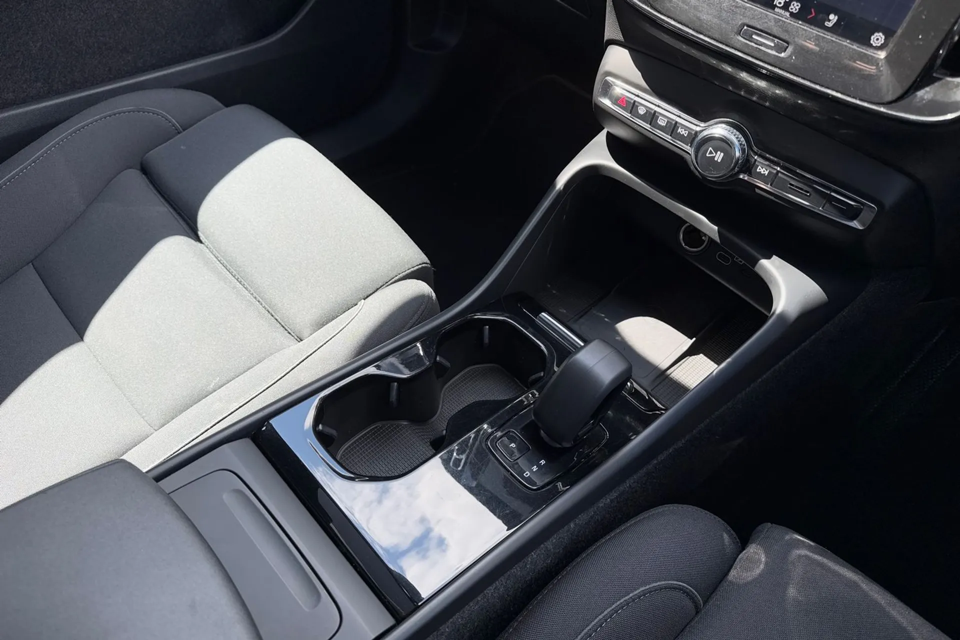 Volvo C40 thumbnail image number 43