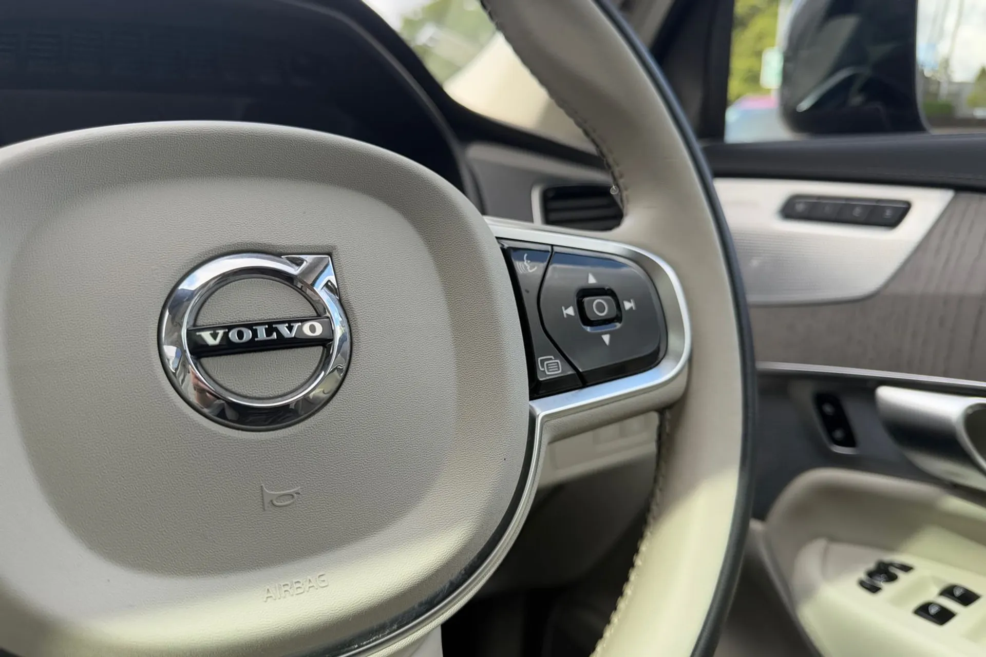 Volvo XC90 thumbnail image number 38