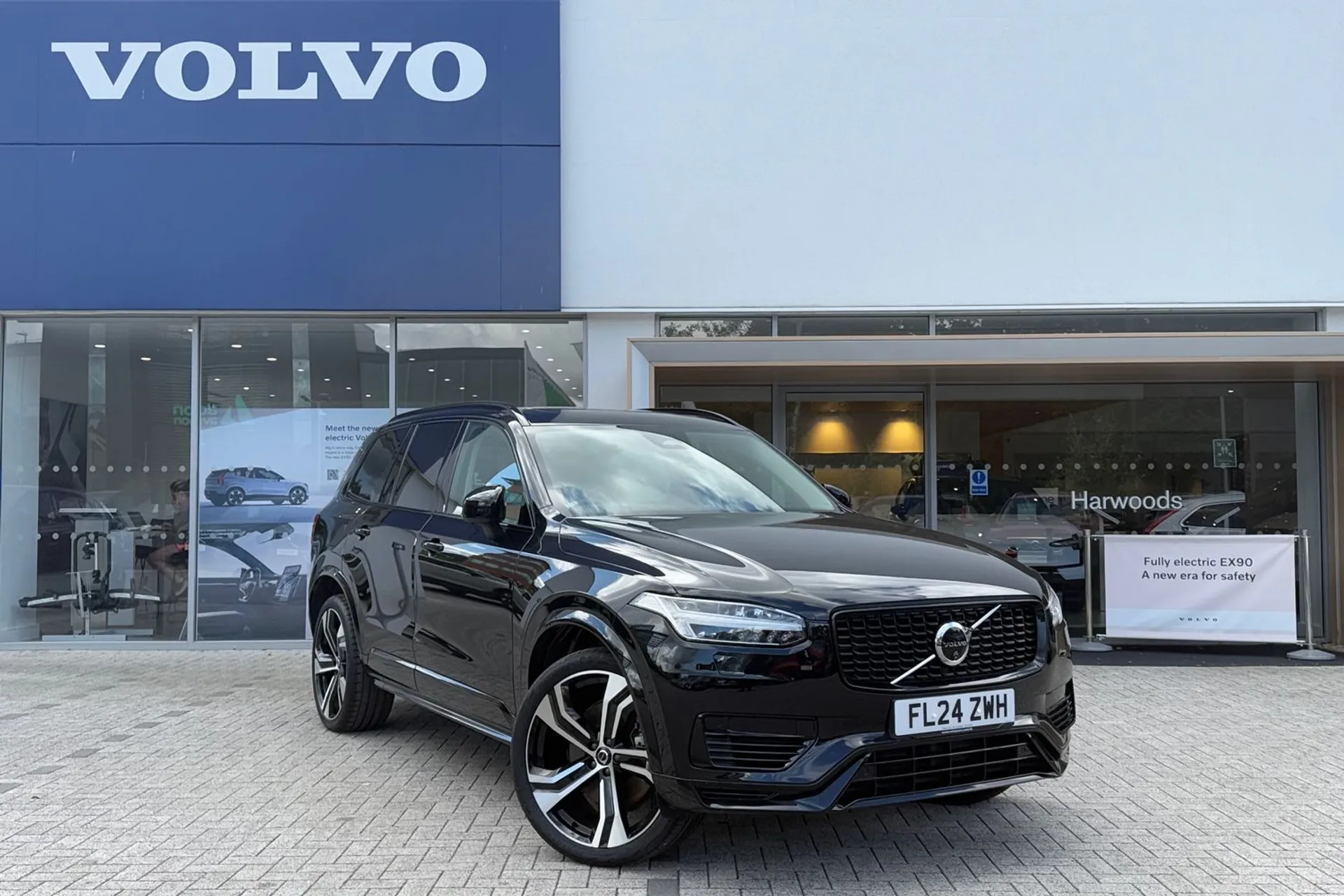 Volvo XC90 focused image