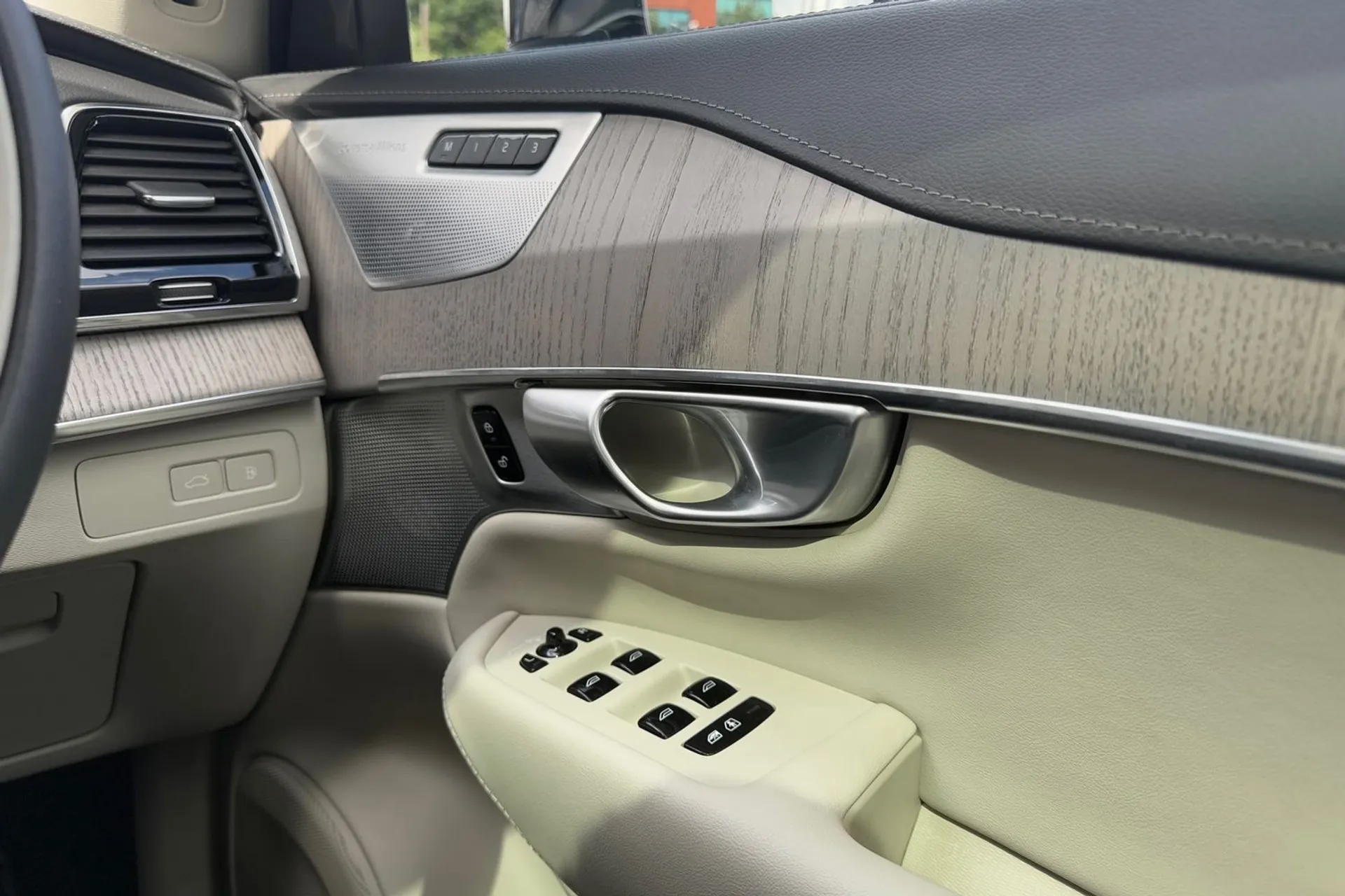 Volvo XC90 thumbnail image number 43