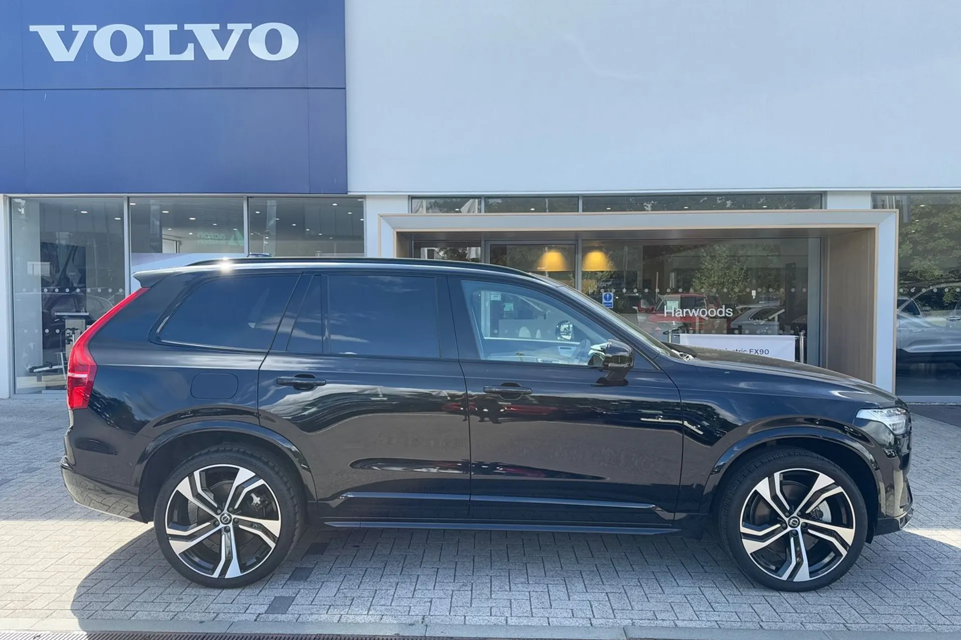 Volvo XC90 thumbnail image number 2