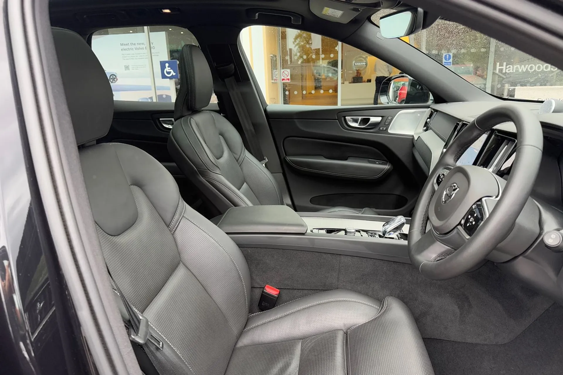 Volvo XC60 thumbnail image number 25