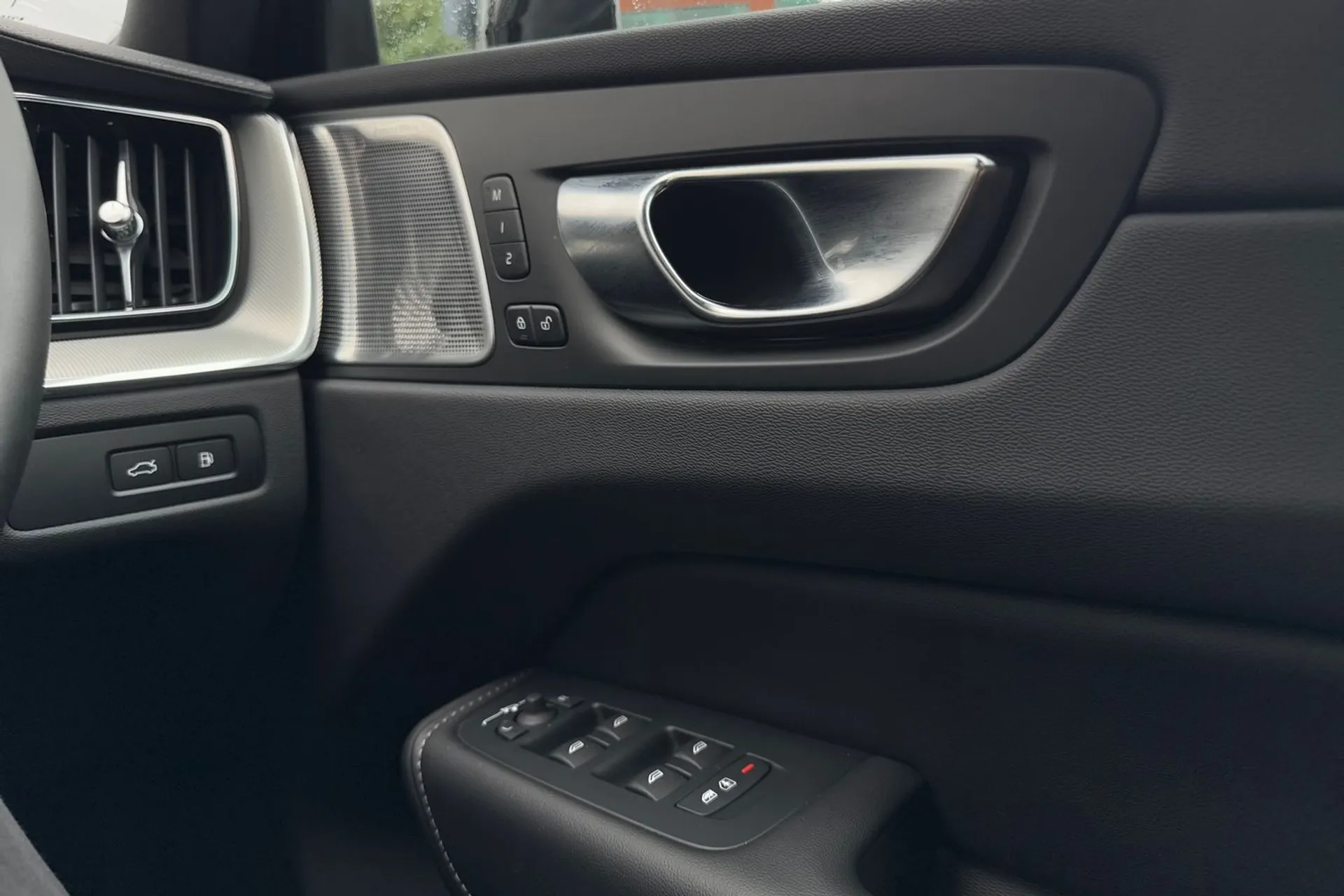 Volvo XC60 thumbnail image number 42