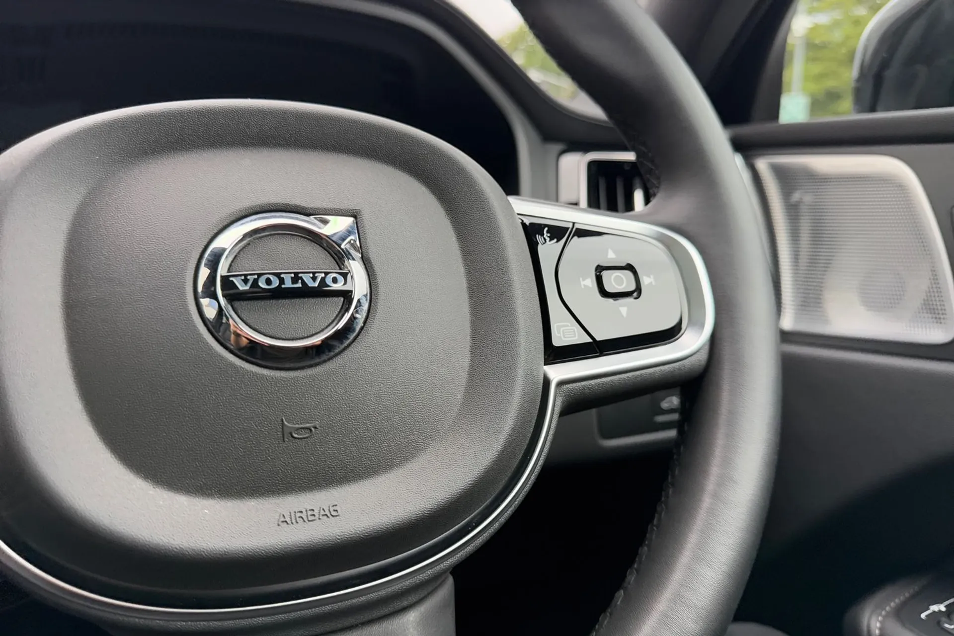 Volvo XC60 thumbnail image number 36