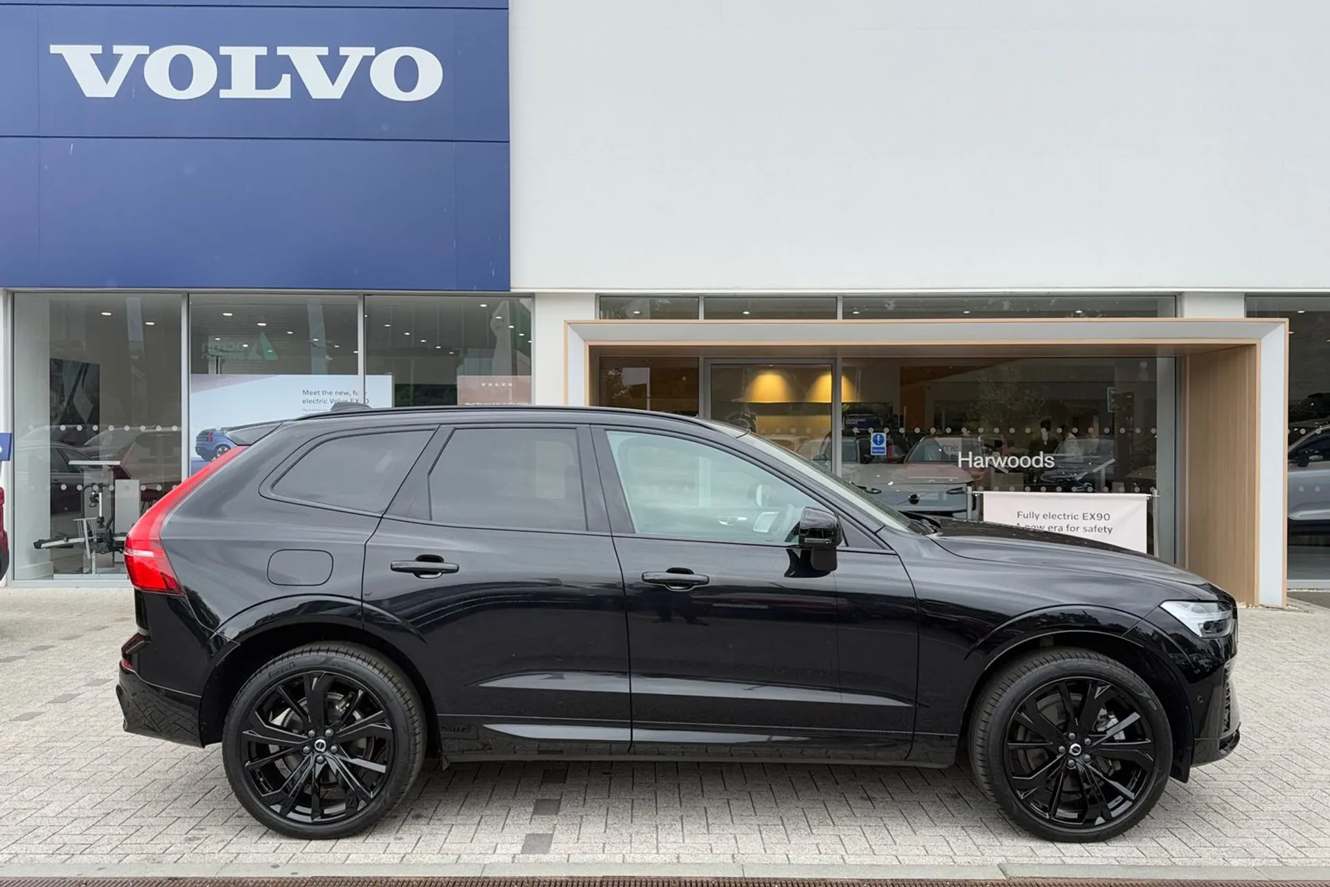 Volvo XC60 thumbnail image number 2