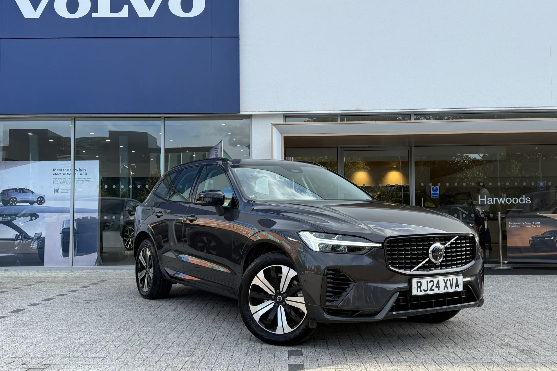 Volvo XC60 focused image