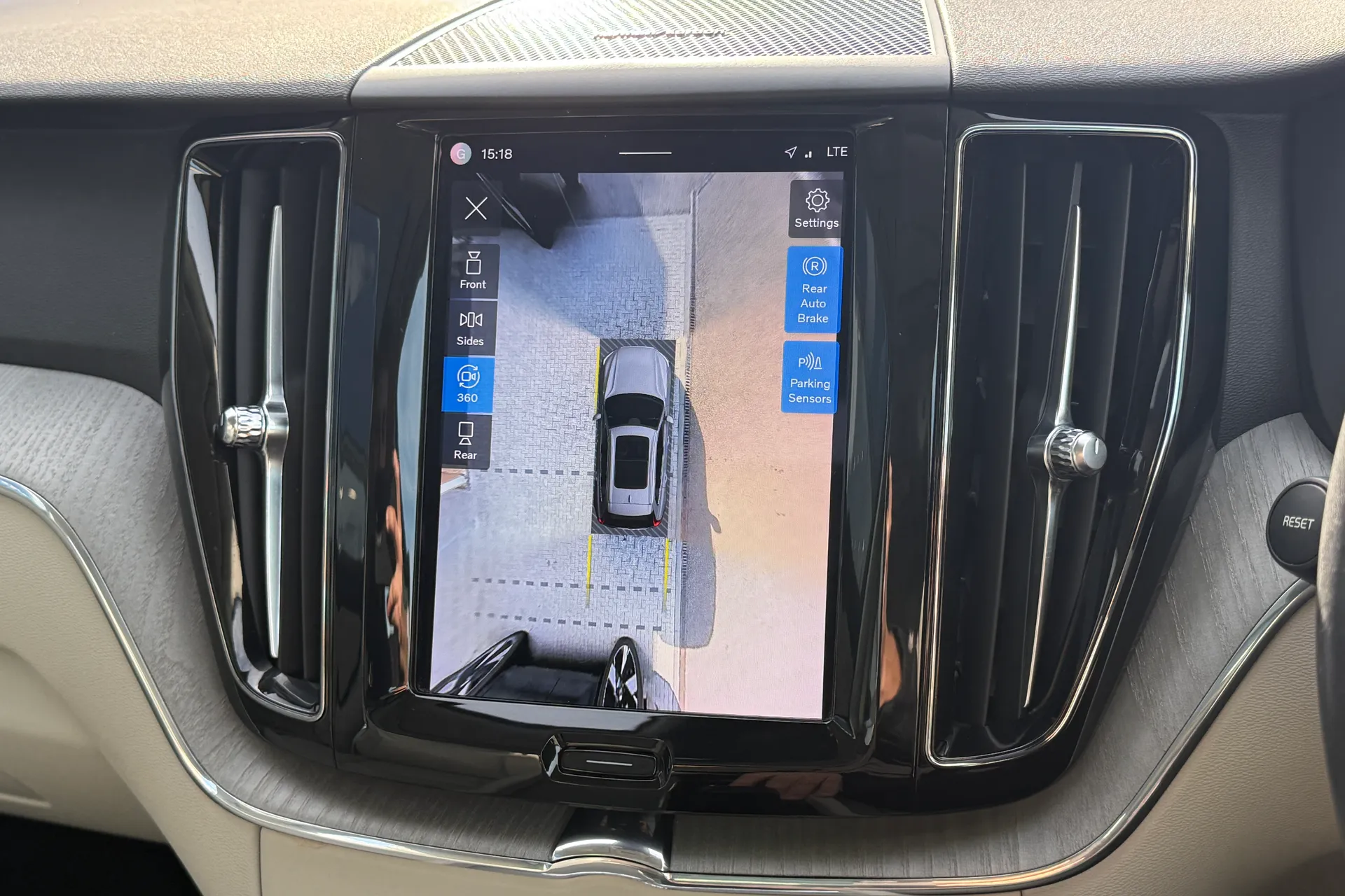 Volvo XC60 thumbnail image number 4