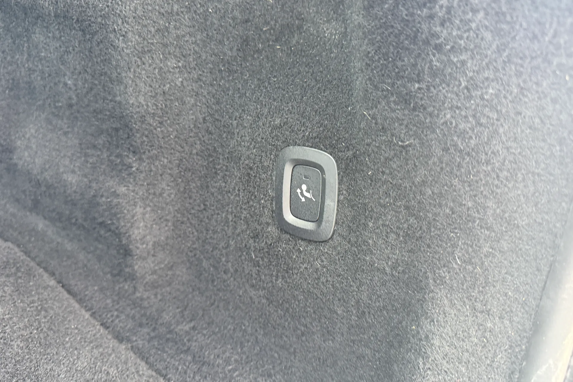 Volvo XC60 thumbnail image number 23