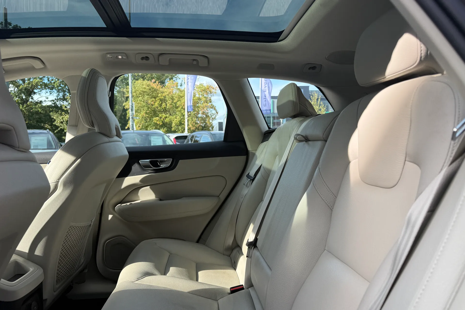Volvo XC60 thumbnail image number 32