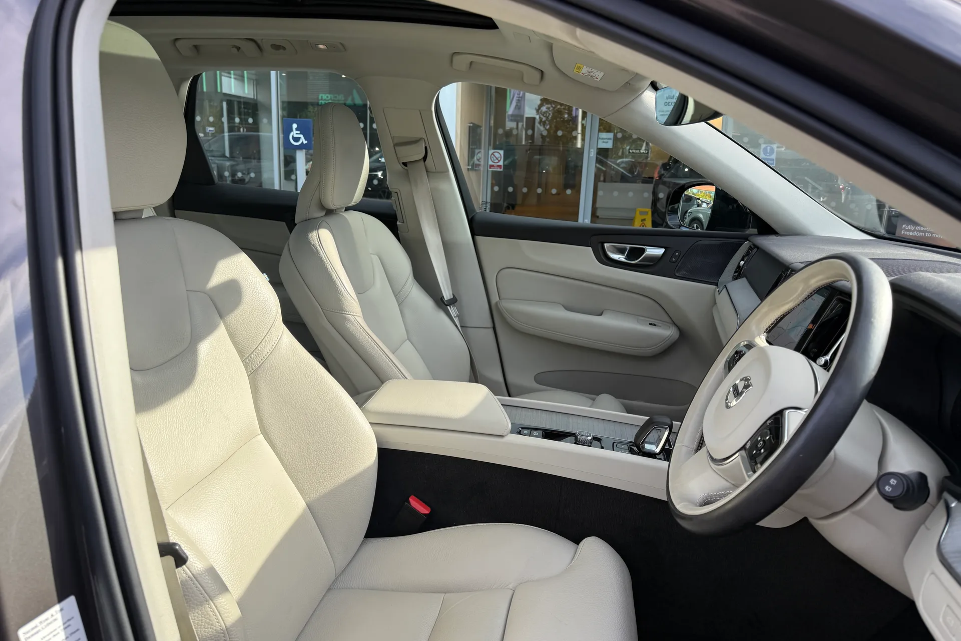 Volvo XC60 thumbnail image number 28