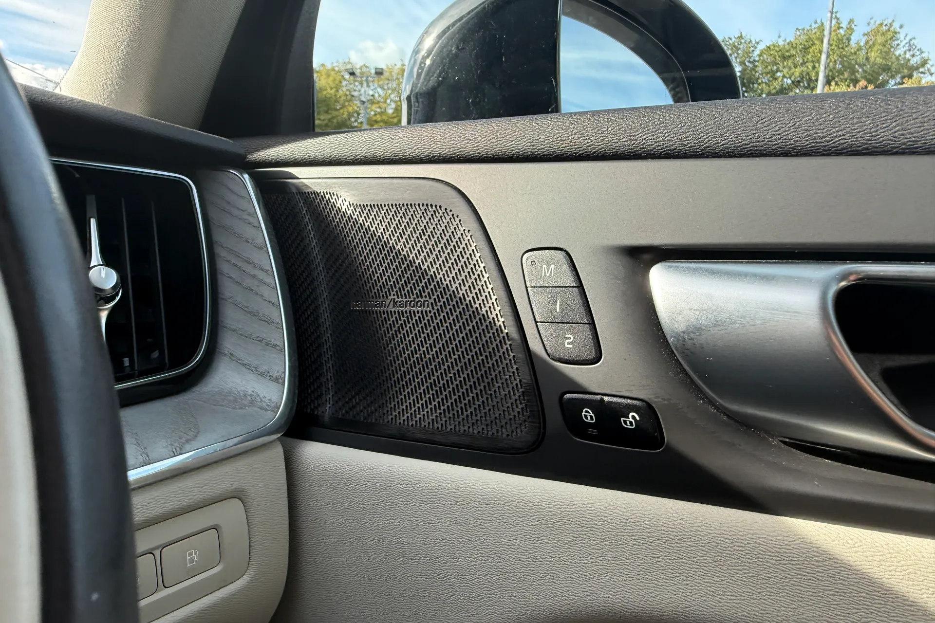Volvo XC60 thumbnail image number 44