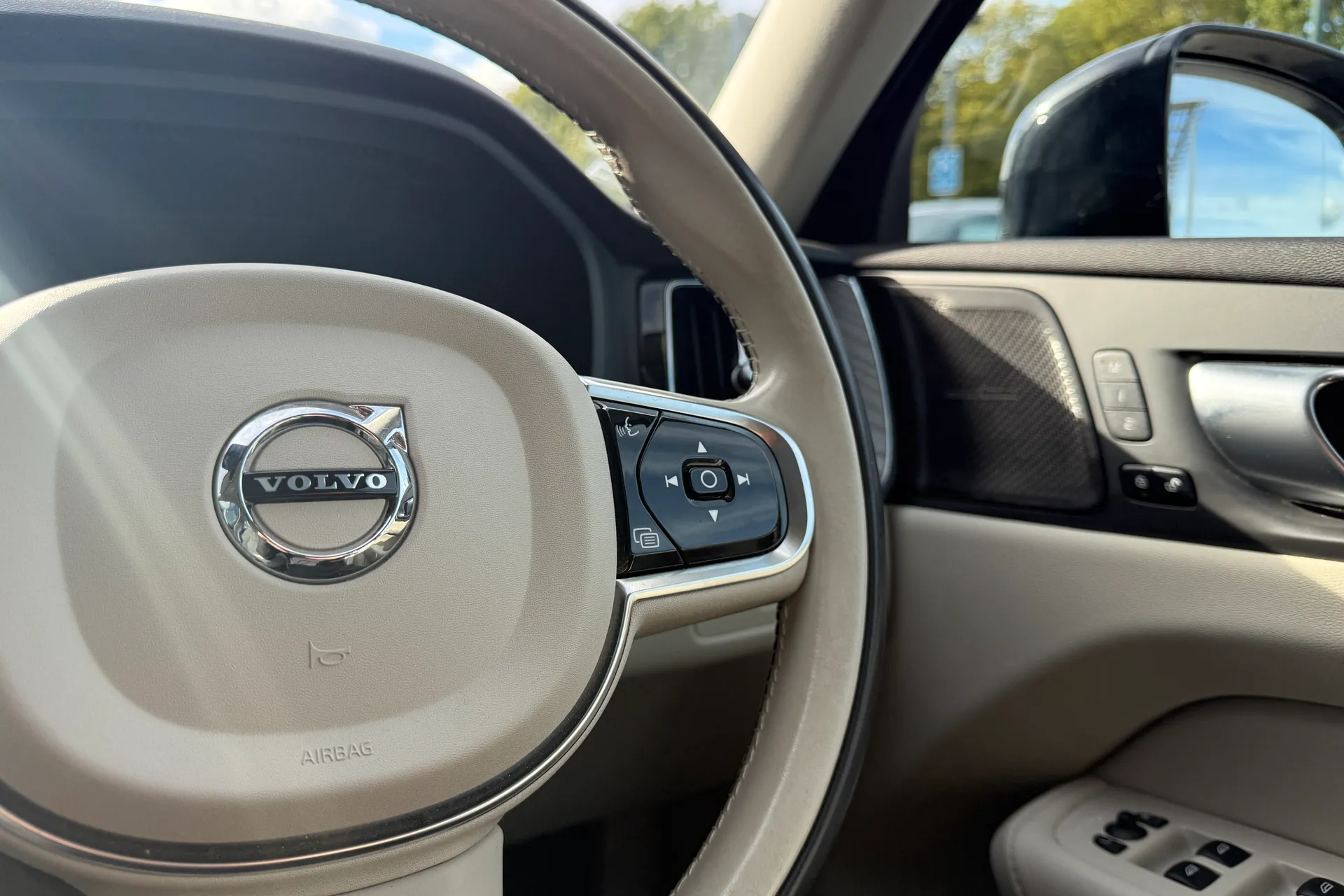 Volvo XC60 thumbnail image number 38
