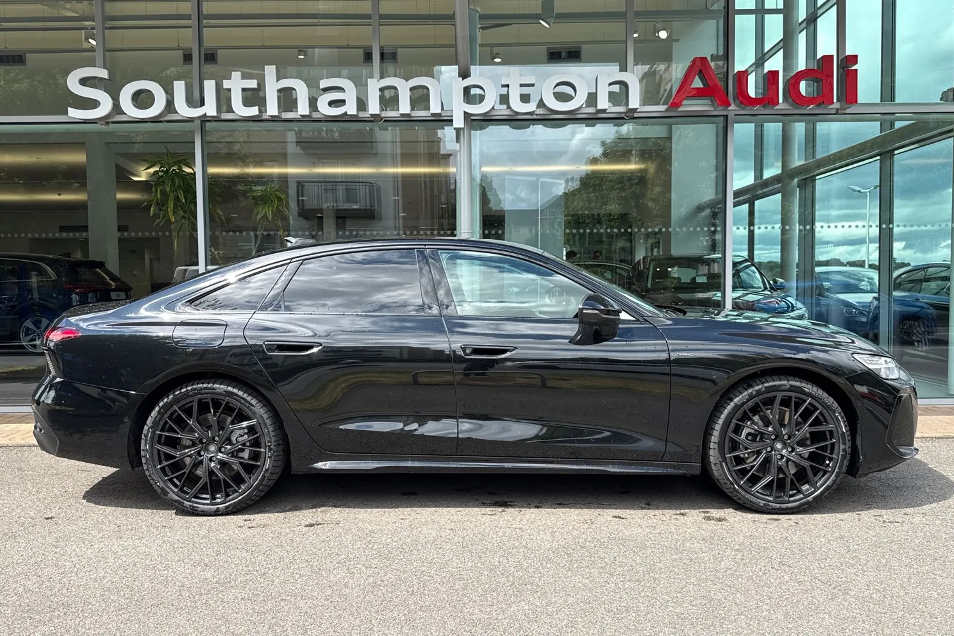 Audi A6 Saloon thumbnail image number 2