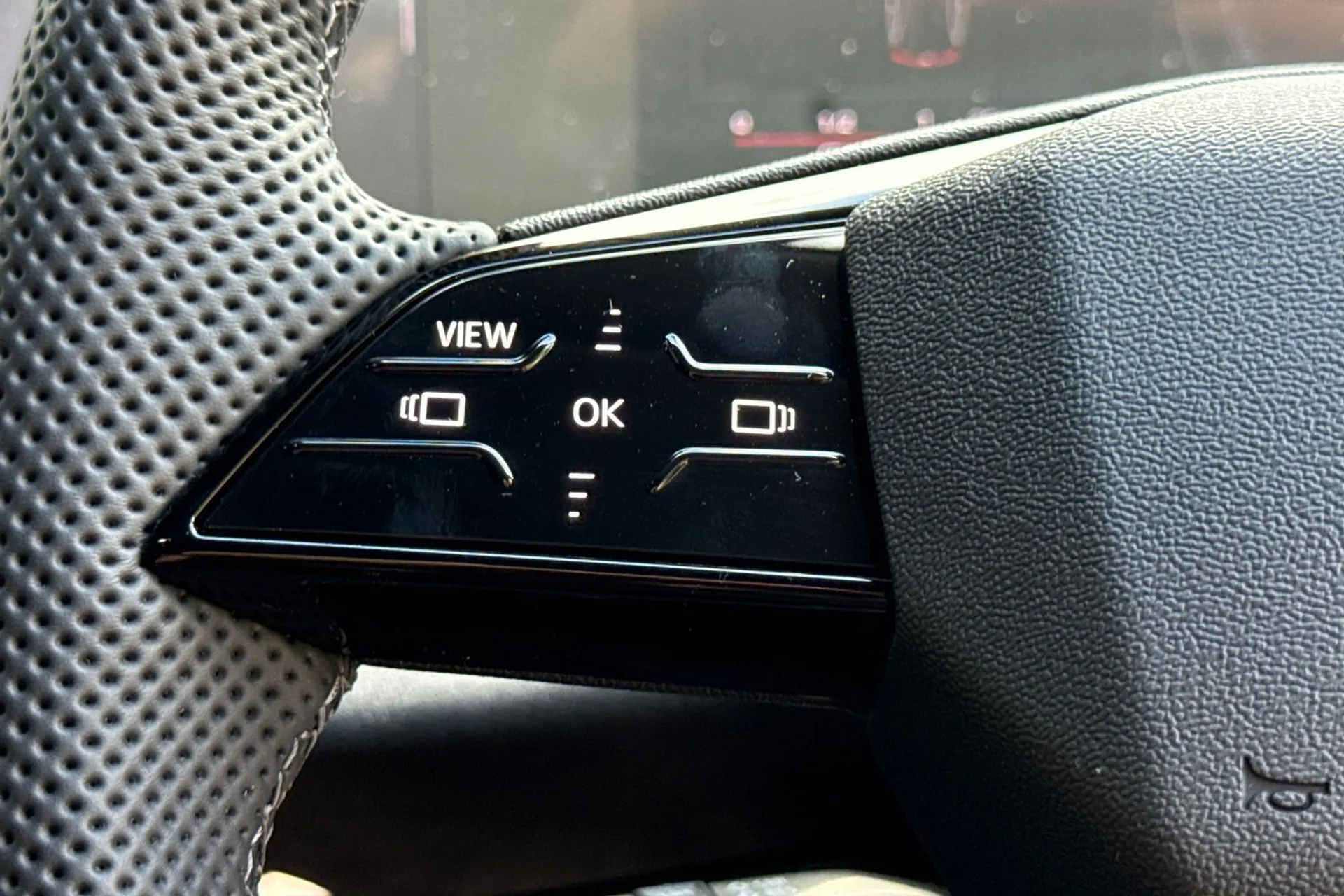 Audi A6 Saloon thumbnail image number 35