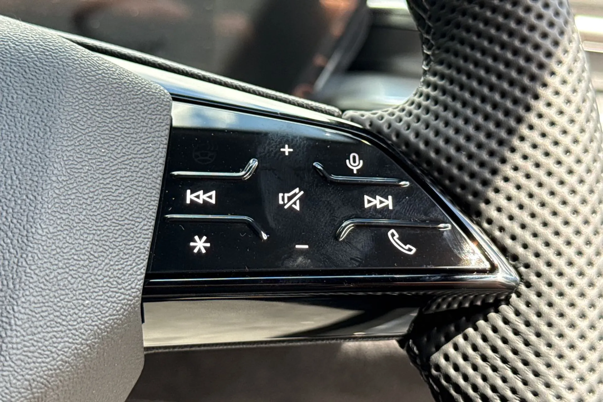 Audi A6 Saloon thumbnail image number 36