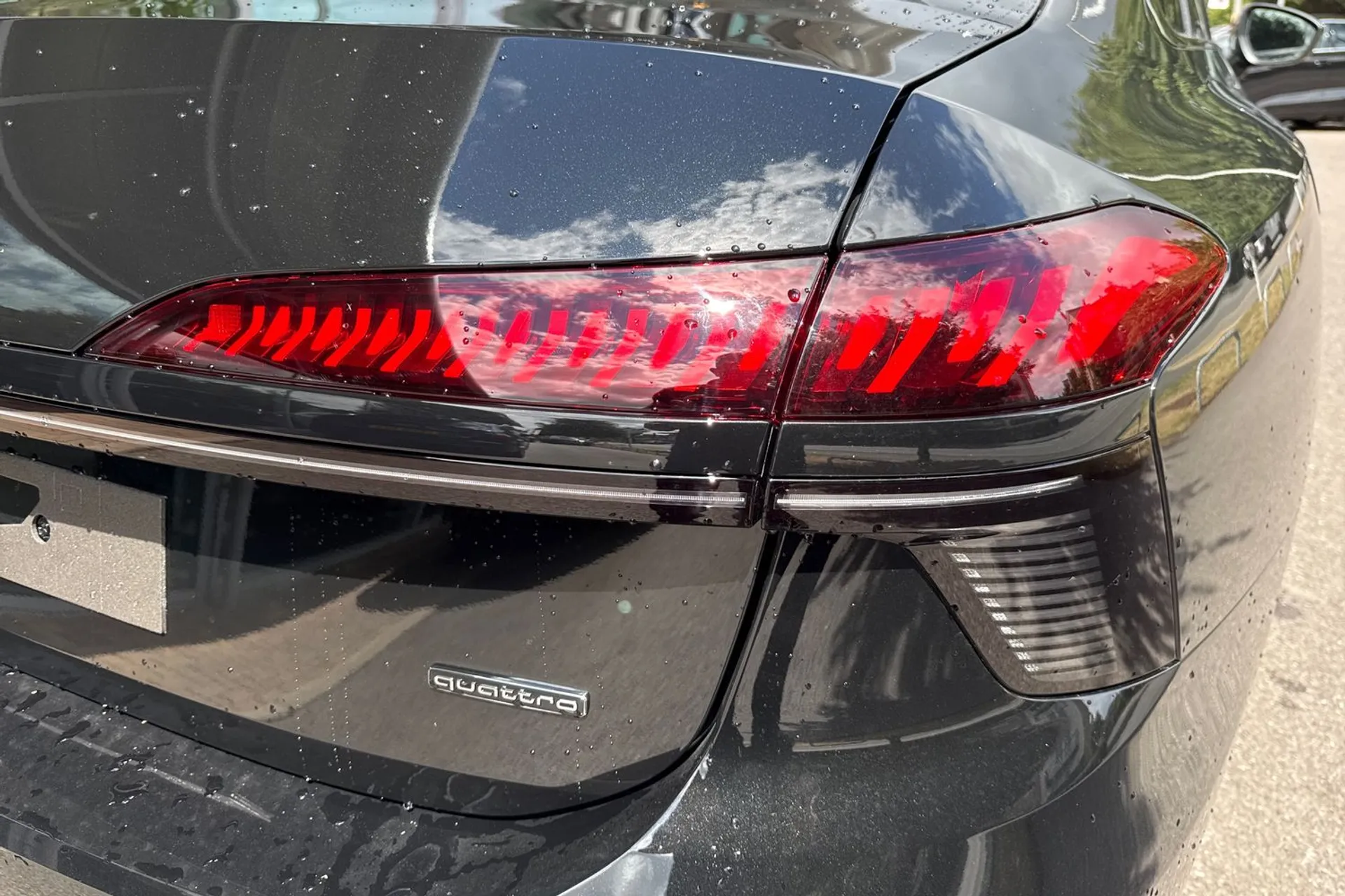 Audi A6 Saloon thumbnail image number 23