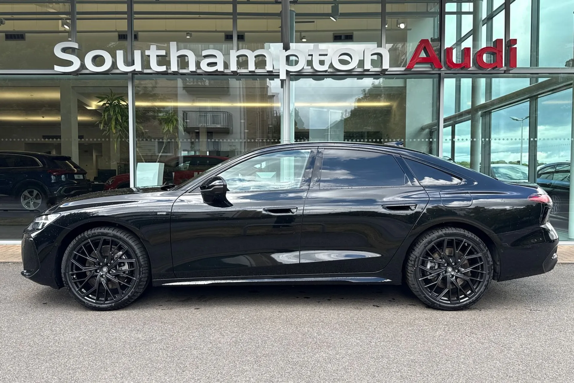 Audi A6 Saloon thumbnail image number 14