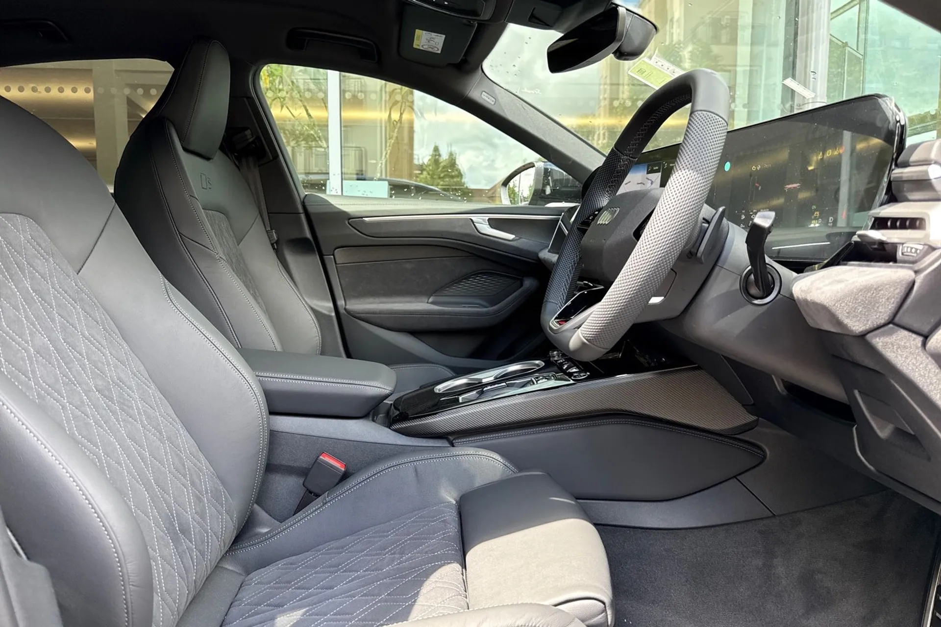 Audi A6 Saloon thumbnail image number 27