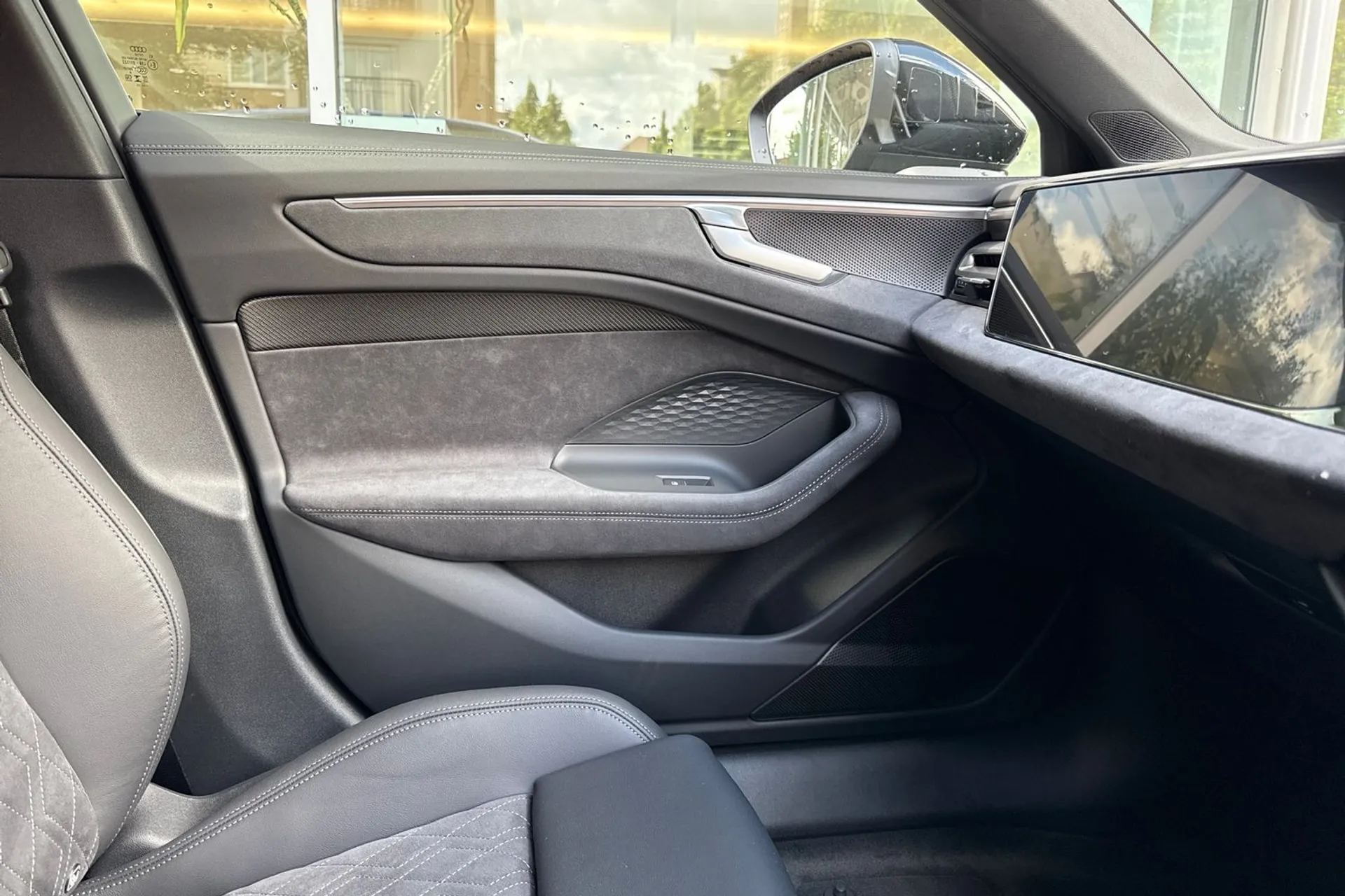 Audi A6 Saloon thumbnail image number 39