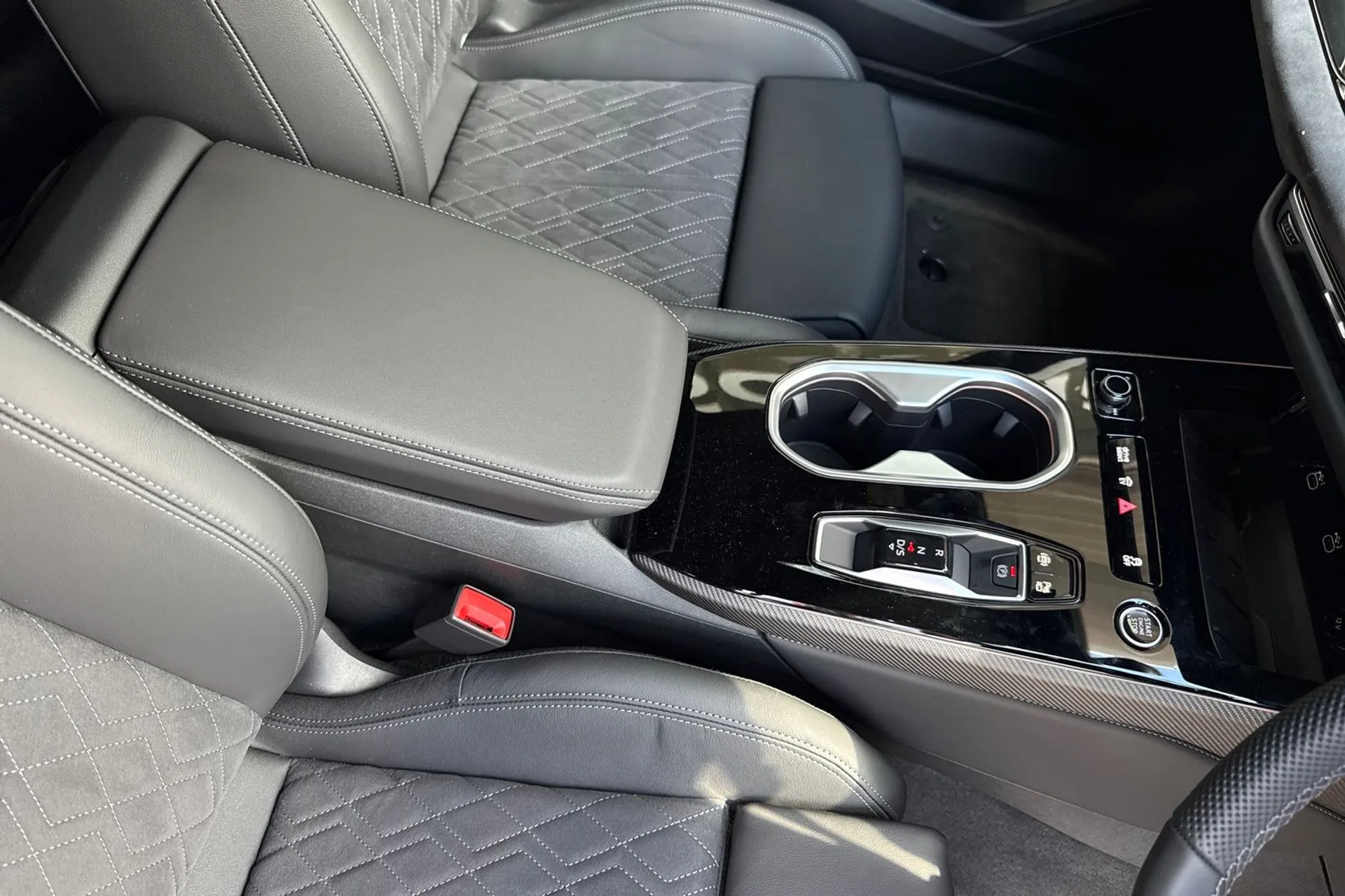 Audi A6 Saloon thumbnail image number 40