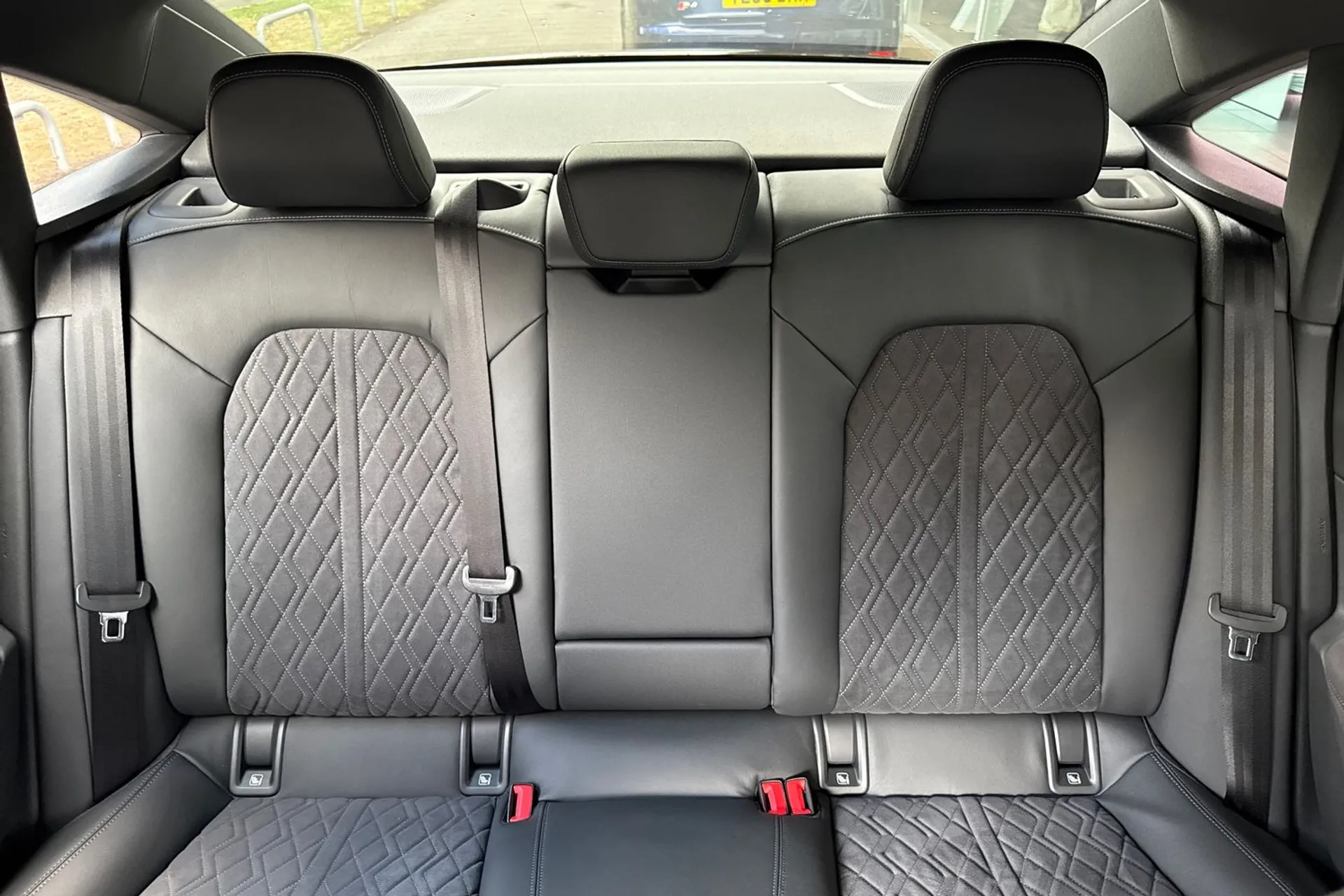 Audi A6 Saloon thumbnail image number 31