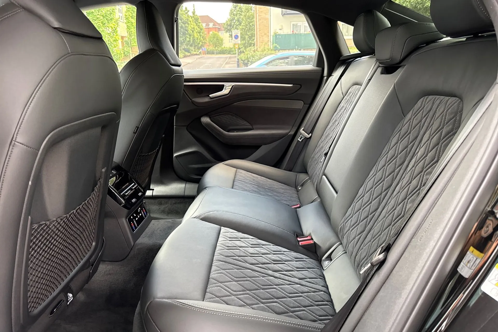 Audi A6 Saloon thumbnail image number 30