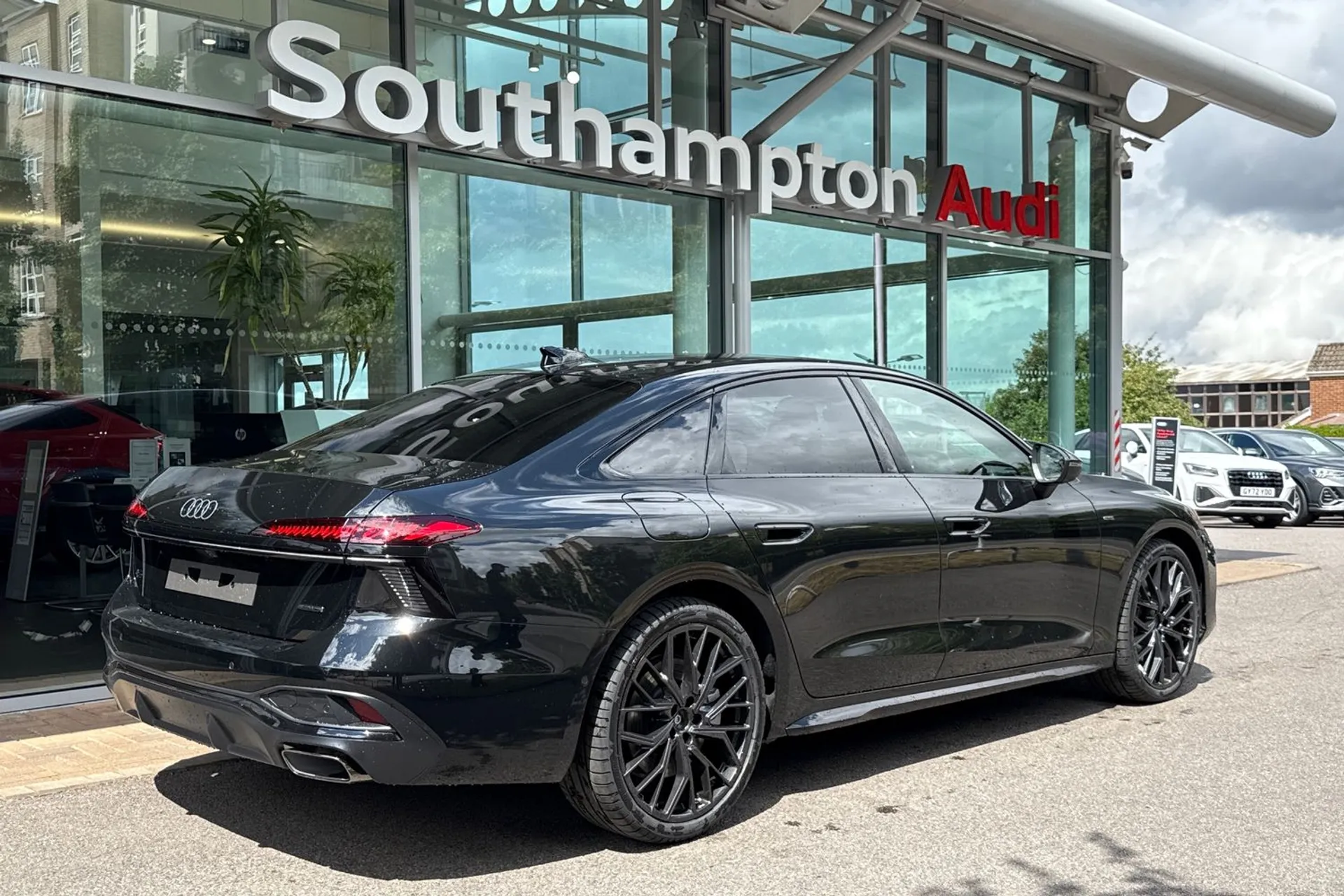 Audi A6 Saloon thumbnail image number 12