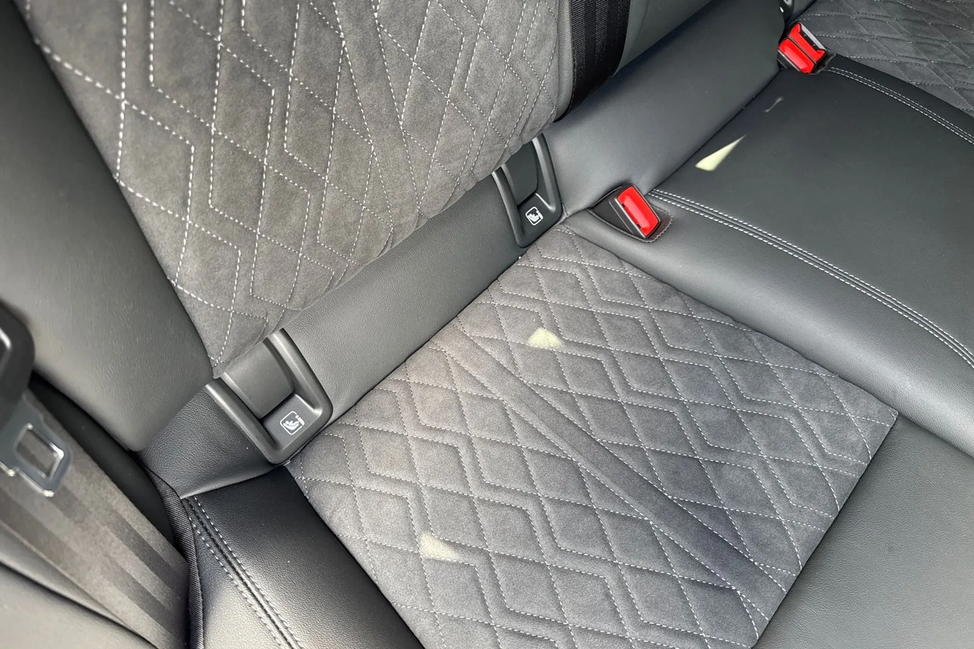 Audi A6 Saloon thumbnail image number 26