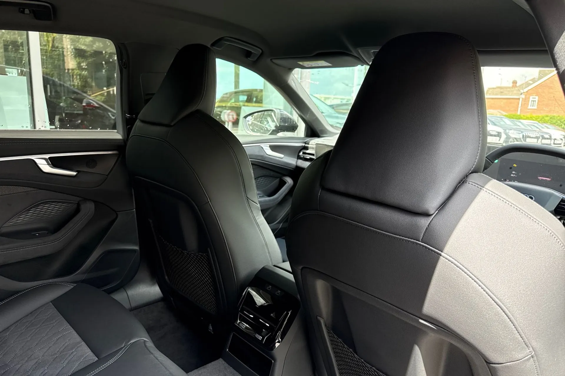 Audi A6 Saloon thumbnail image number 25