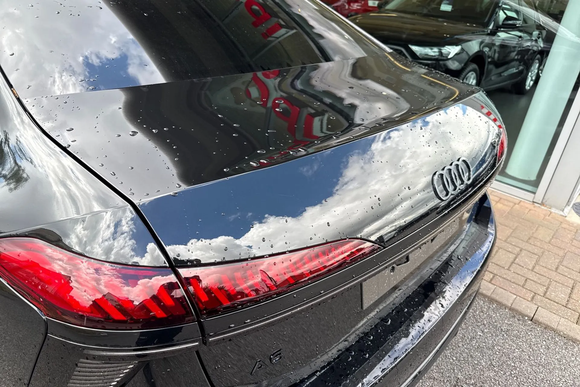 Audi A6 Saloon thumbnail image number 17