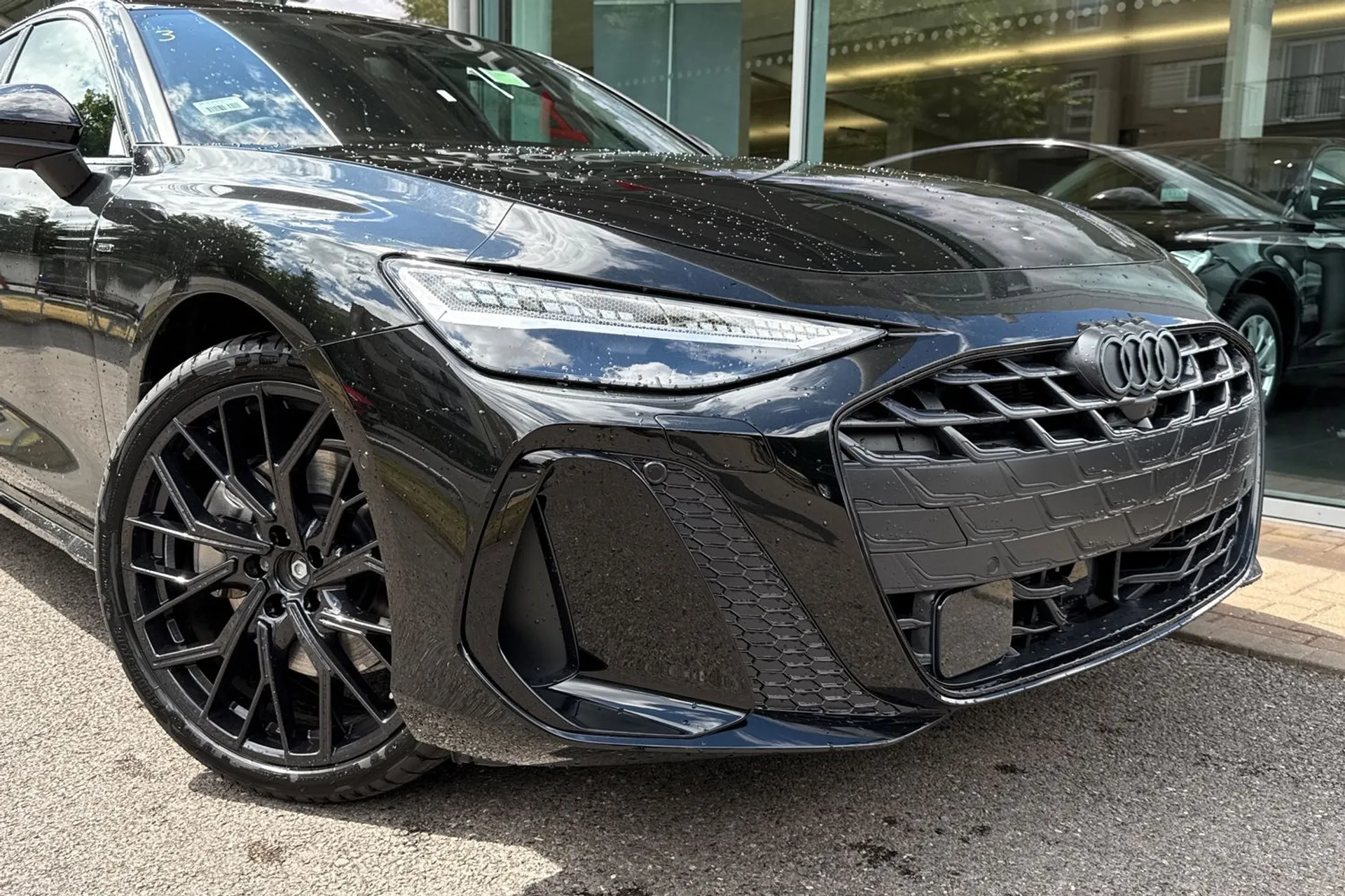 Audi A6 Saloon thumbnail image number 11