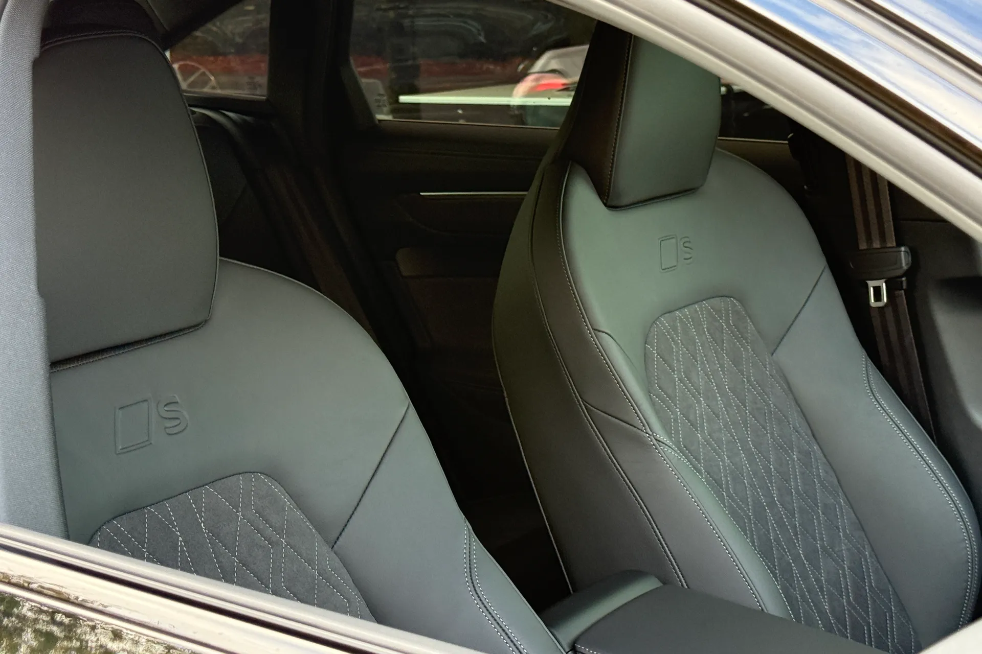 Audi A6 thumbnail image number 41