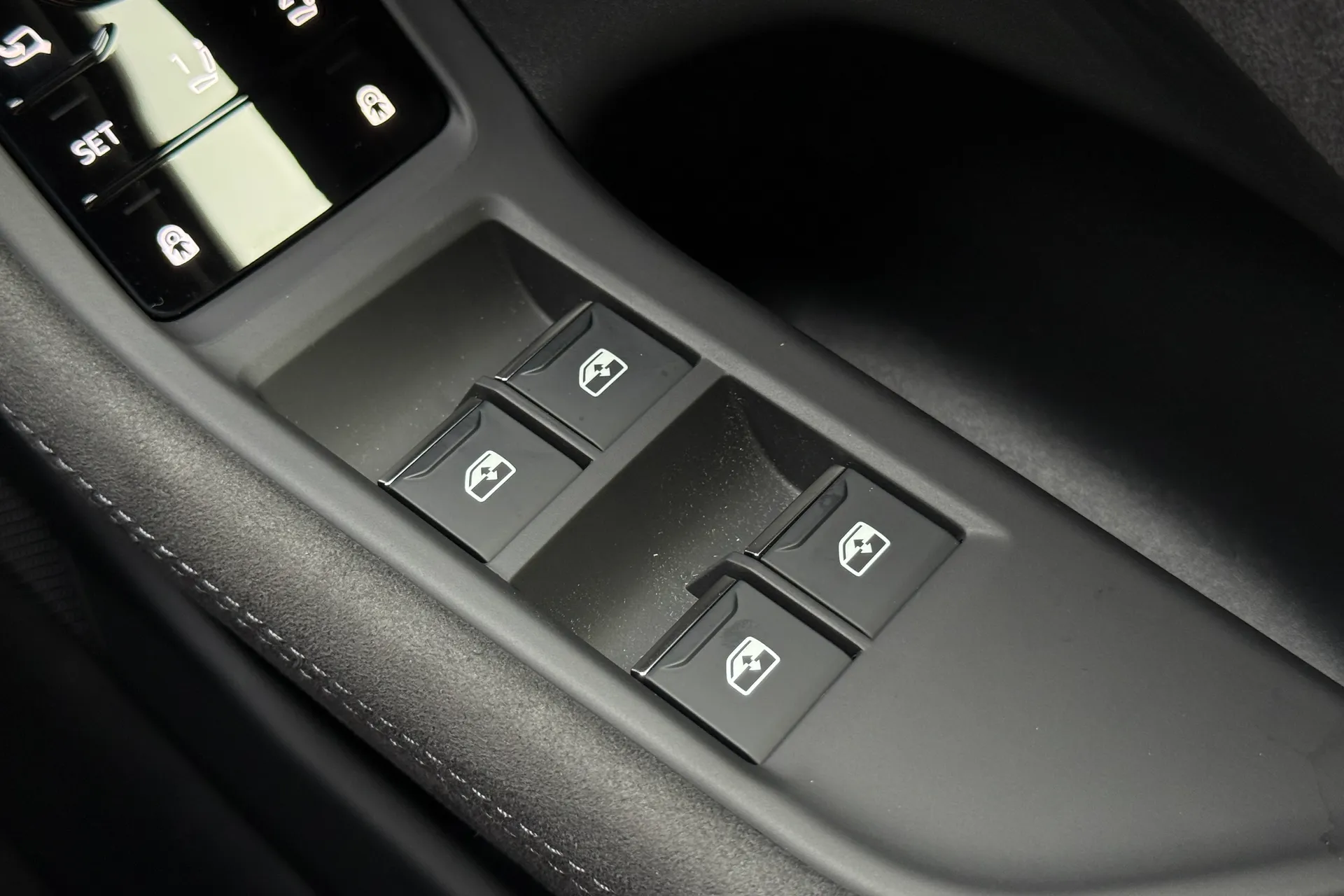 Audi A6 thumbnail image number 46