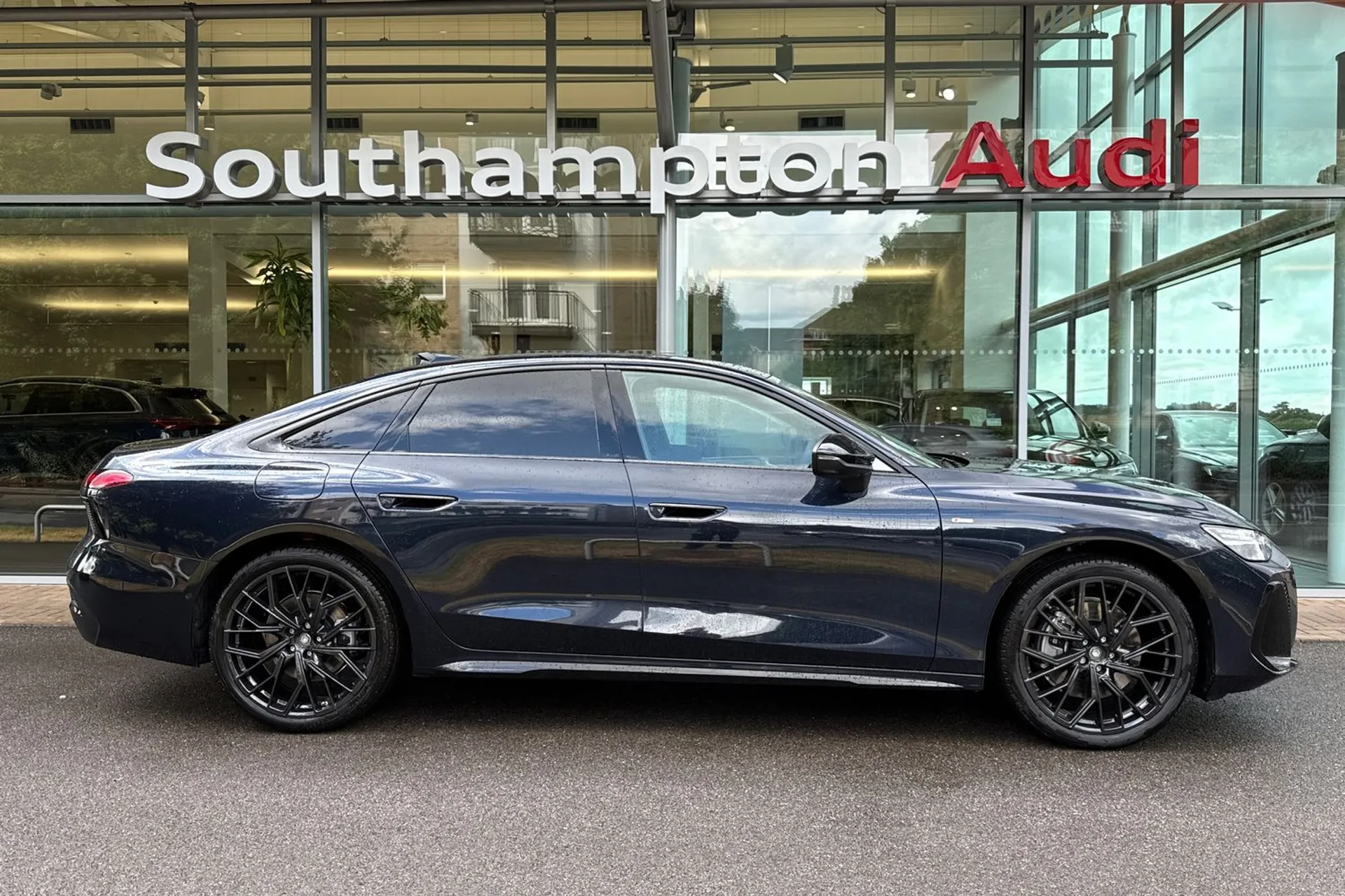 Audi A6 thumbnail image number 2