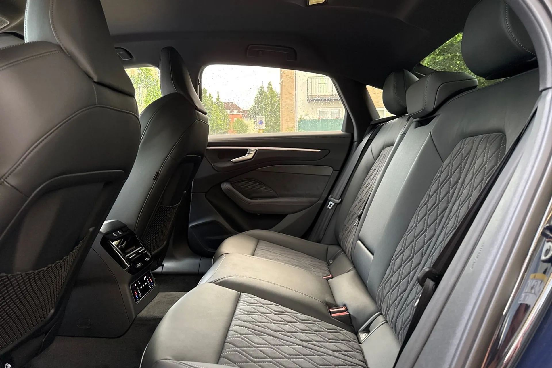 Audi A6 thumbnail image number 27