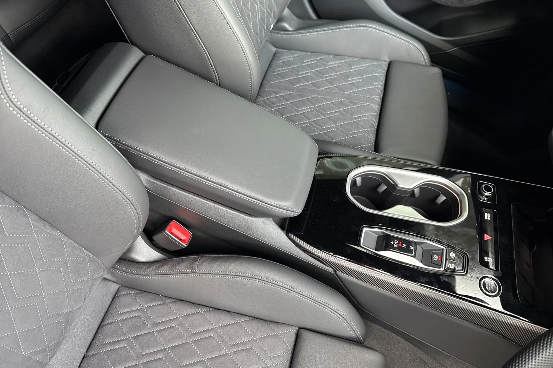 Audi A6 thumbnail image number 40